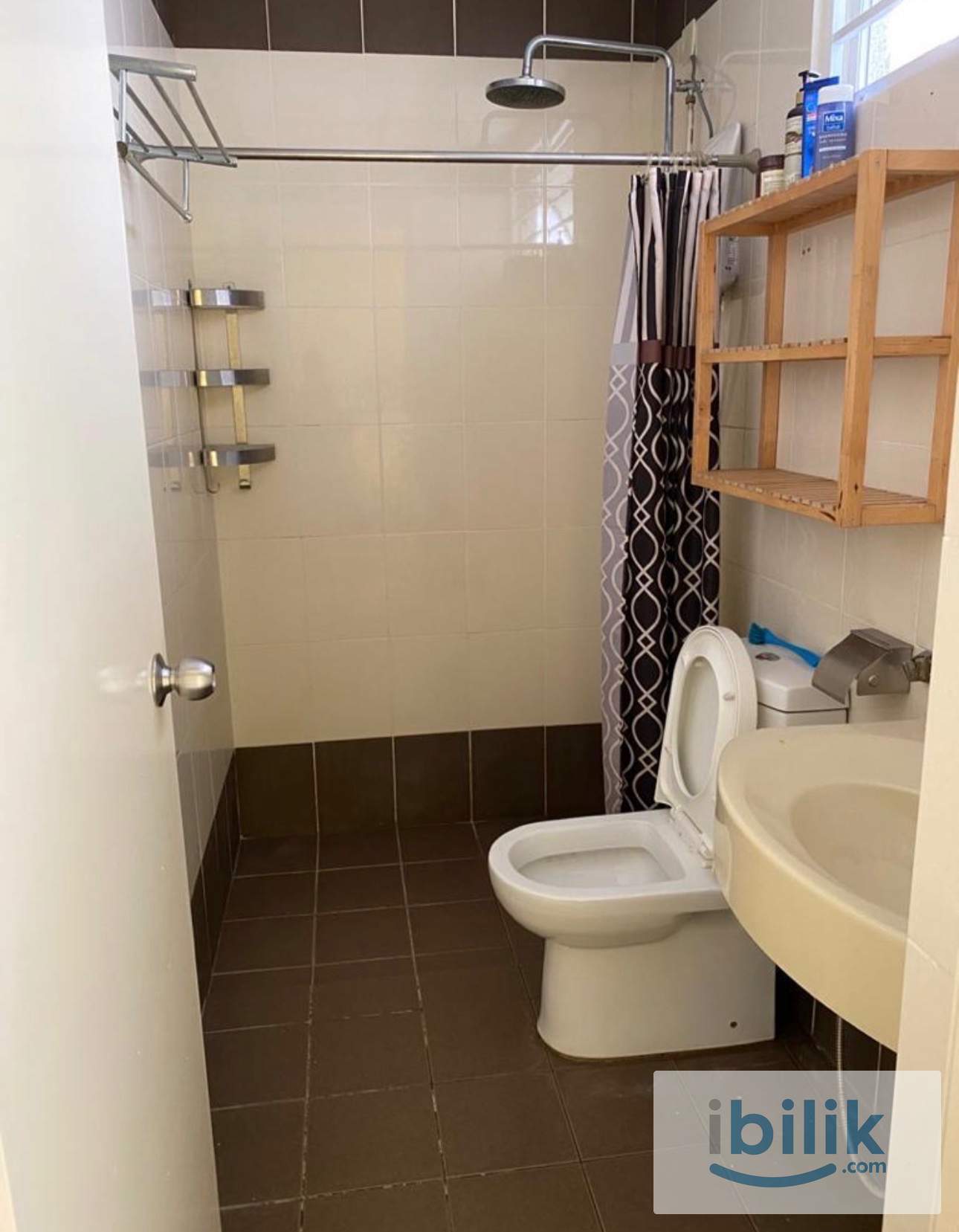 Room for Rent - Image 2