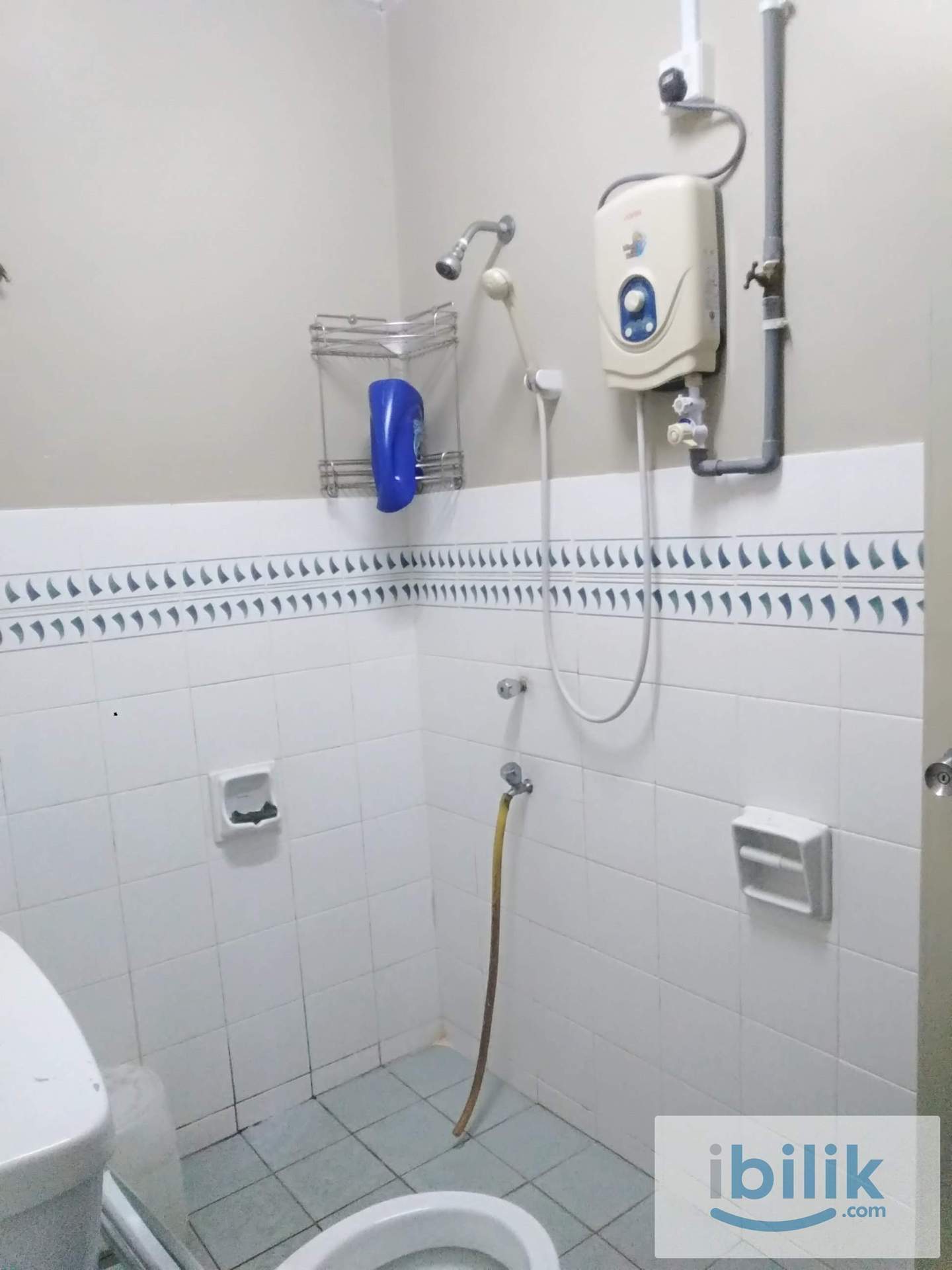 Middle Room at BK5, Bandar Kinrara - Image 4