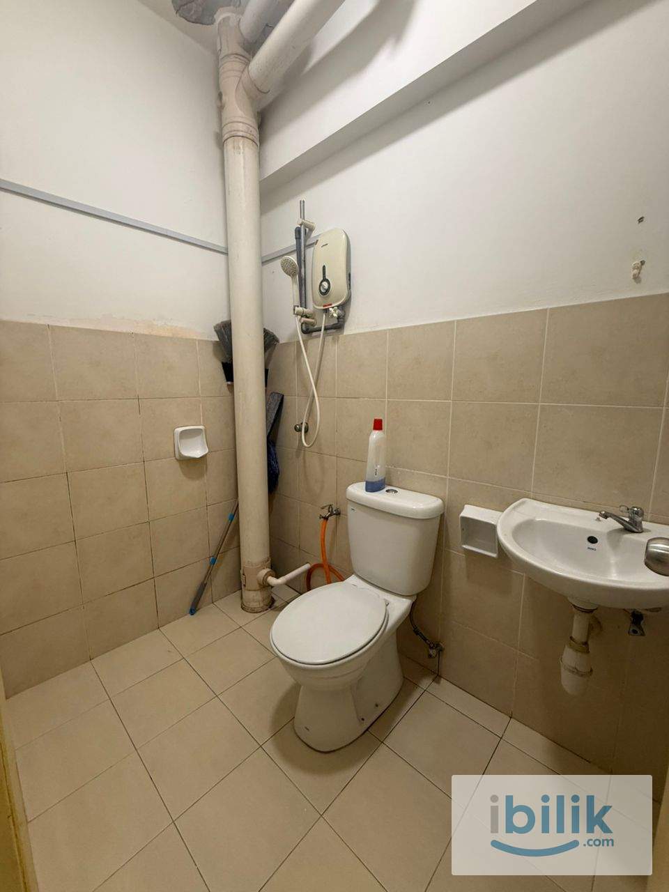 Single Couple Master Room, Parking, Desa Park City, Kepong KL - Image 3