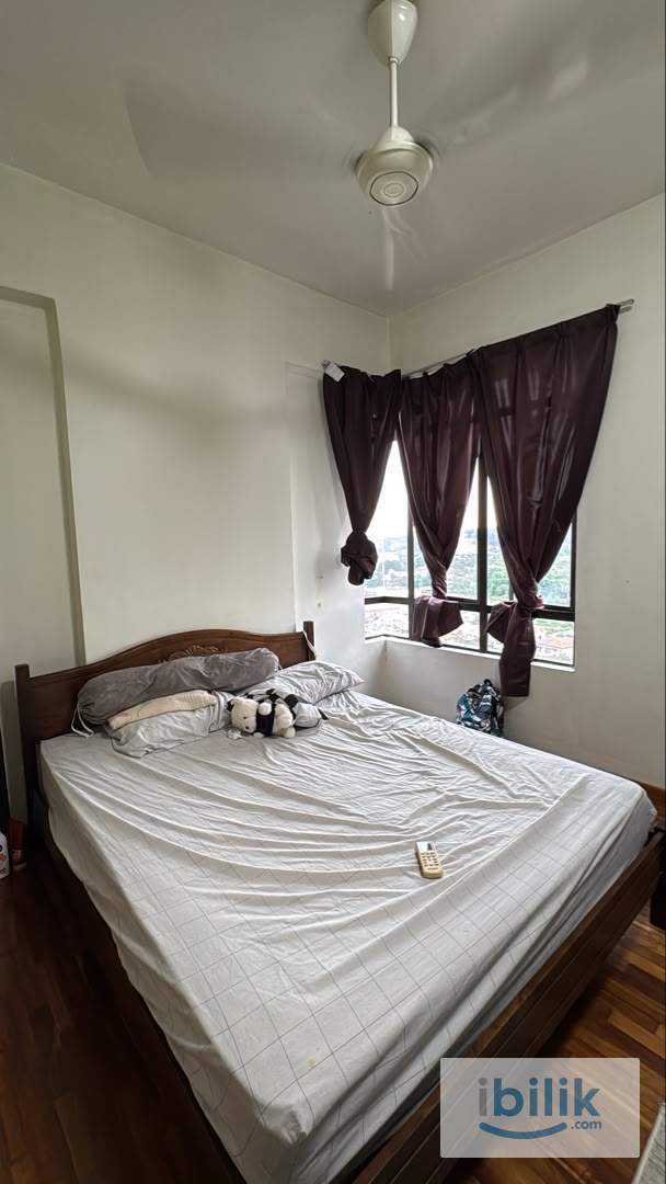 Master bedroom with KLCC and Rivercity as a view for rent - Image 1