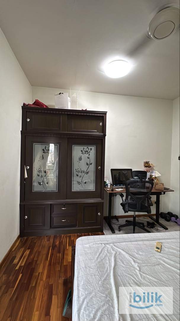 Master bedroom with KLCC and Rivercity as a view for rent - Image 2