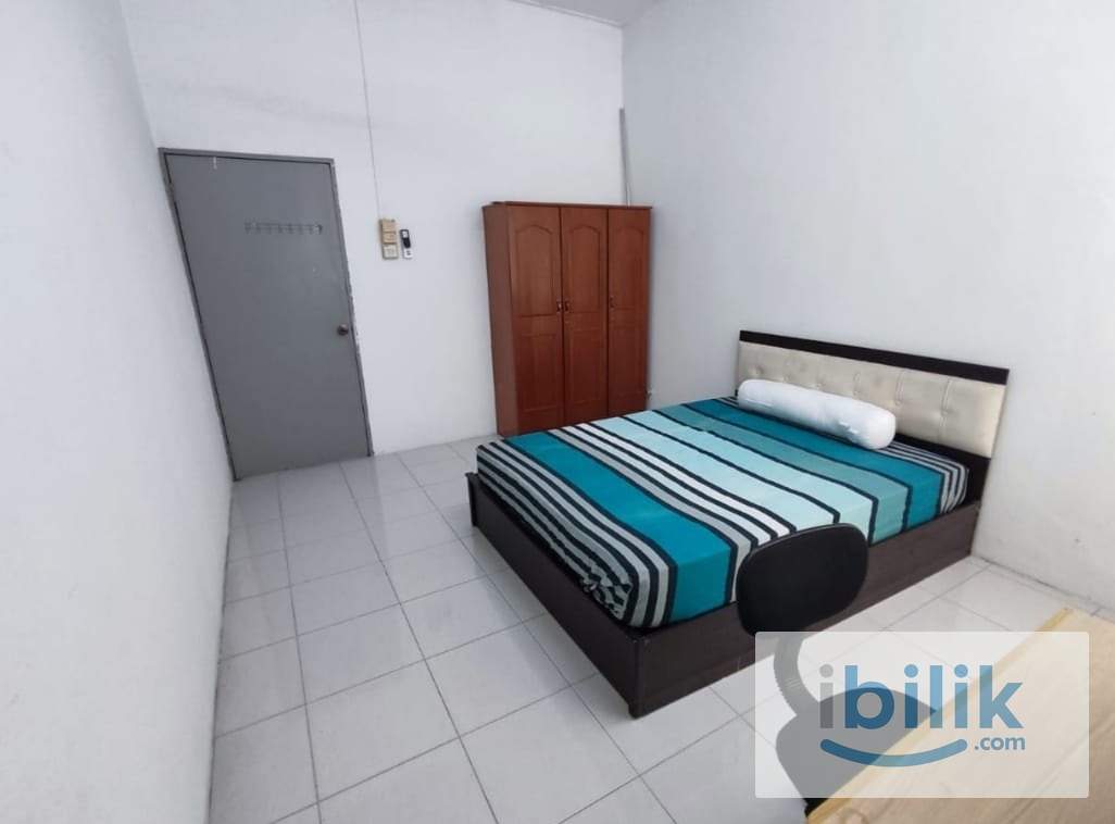 Middle Room - Image 2