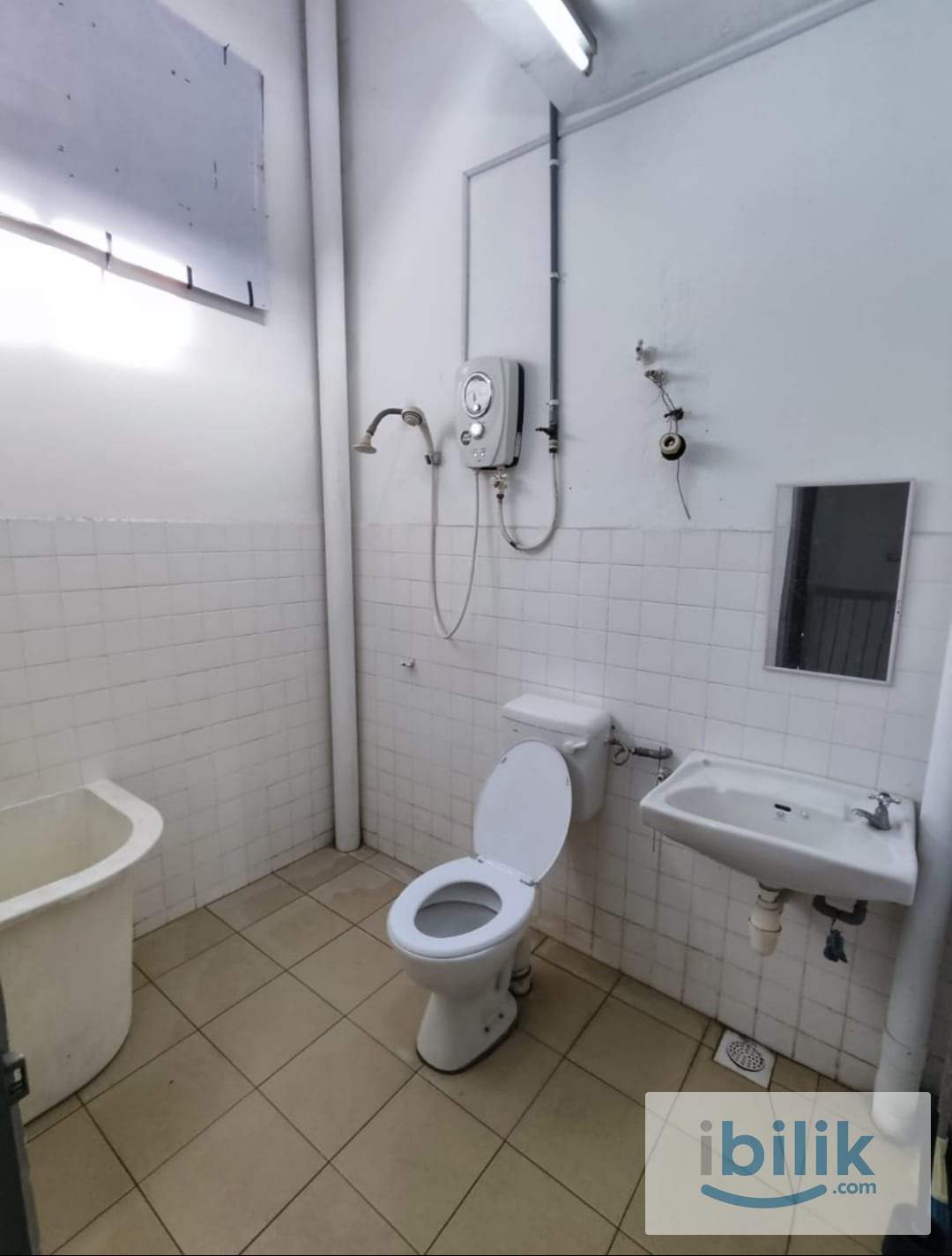 Middle Room - Image 4