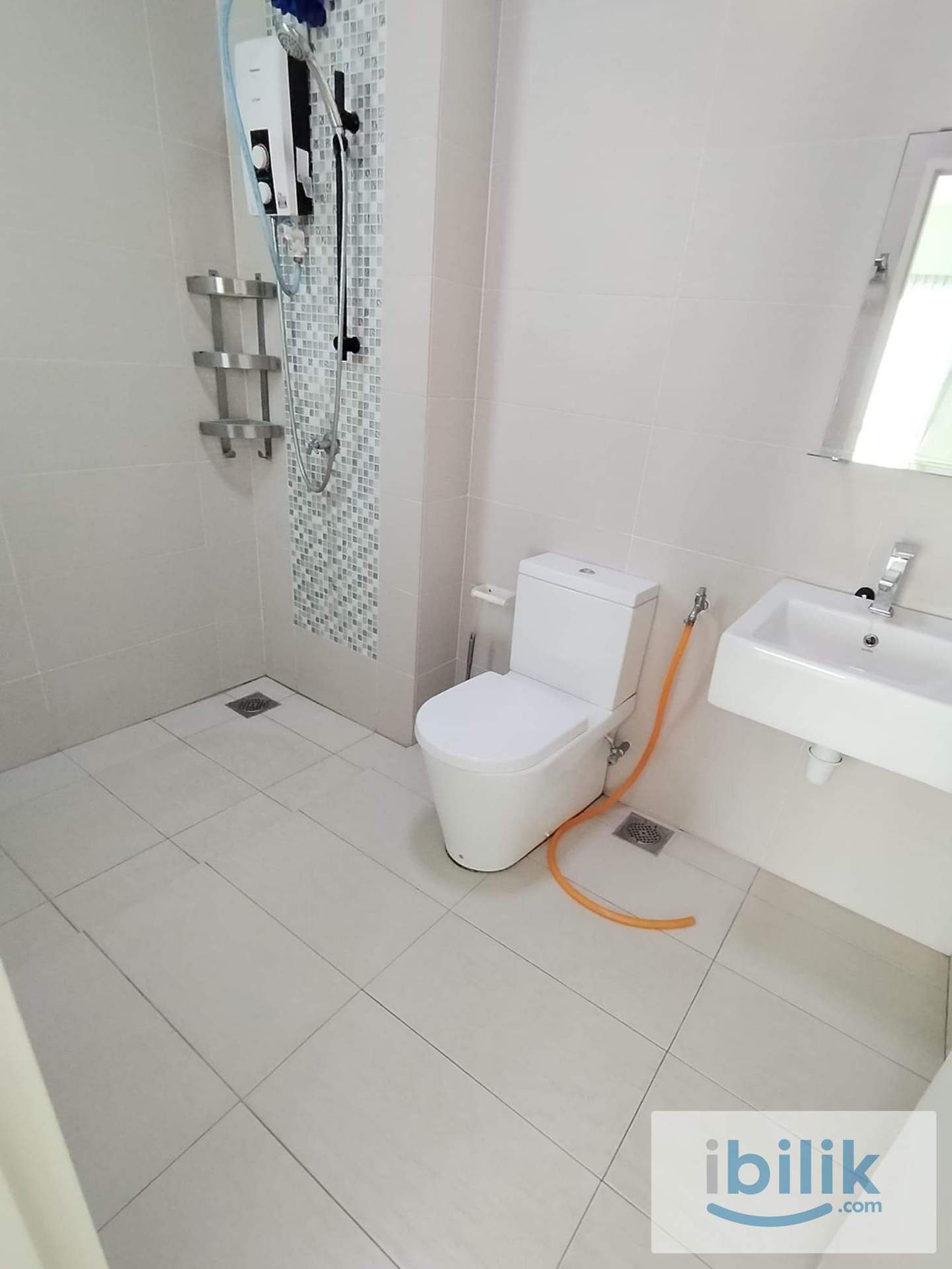 Middle Room - Image 6