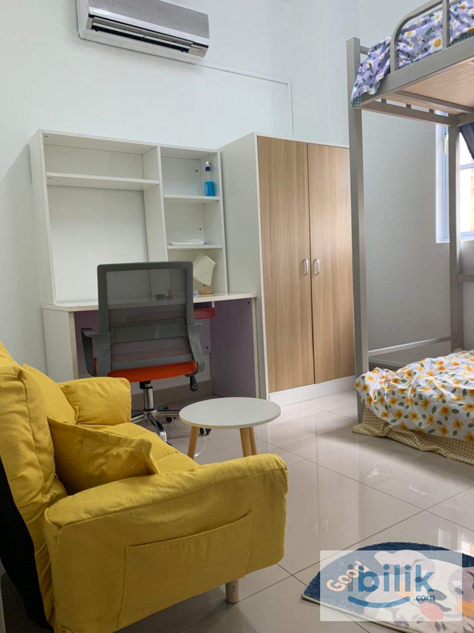 FULLY FURNISH MIDDLE ROOM FOR RENT  - Image 1
