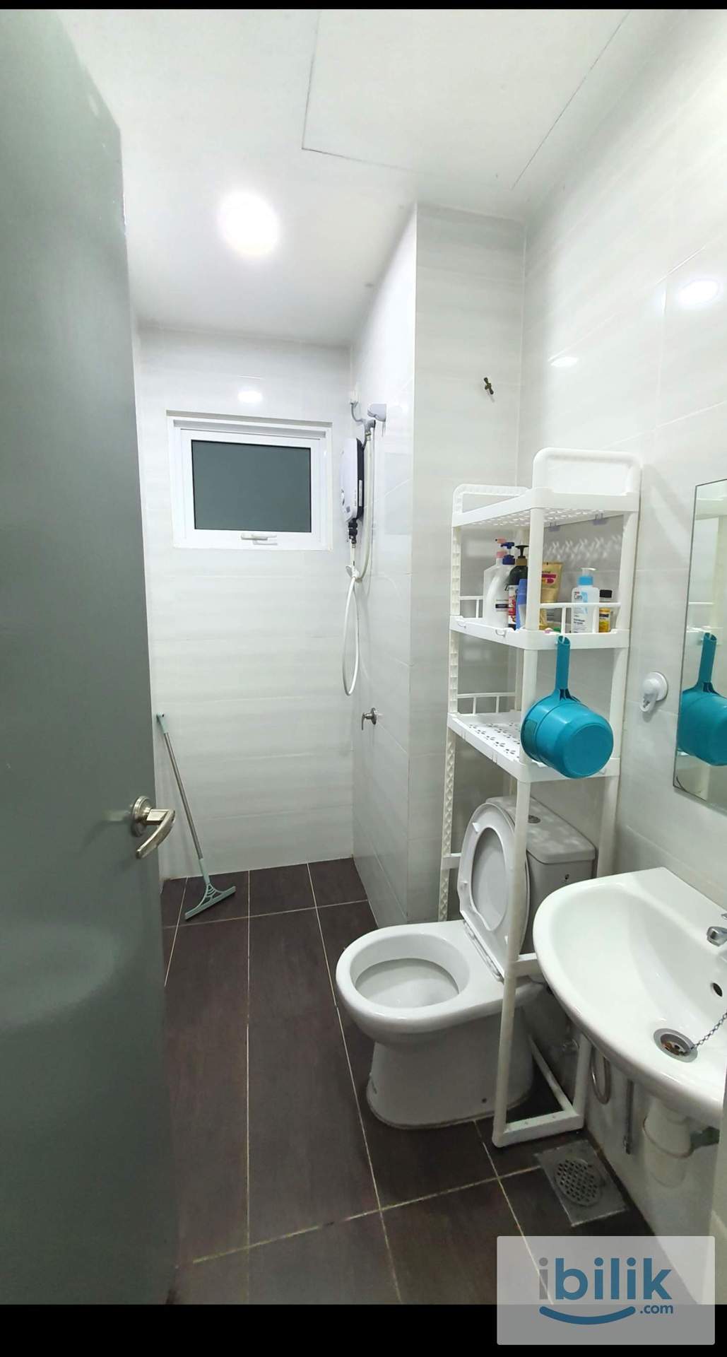 Medium Room - Image 7