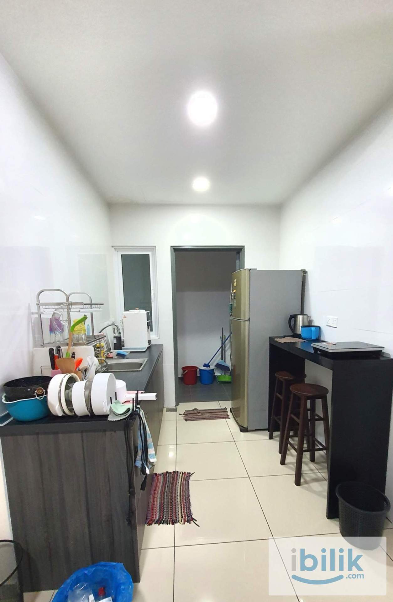 Medium Room - Image 9