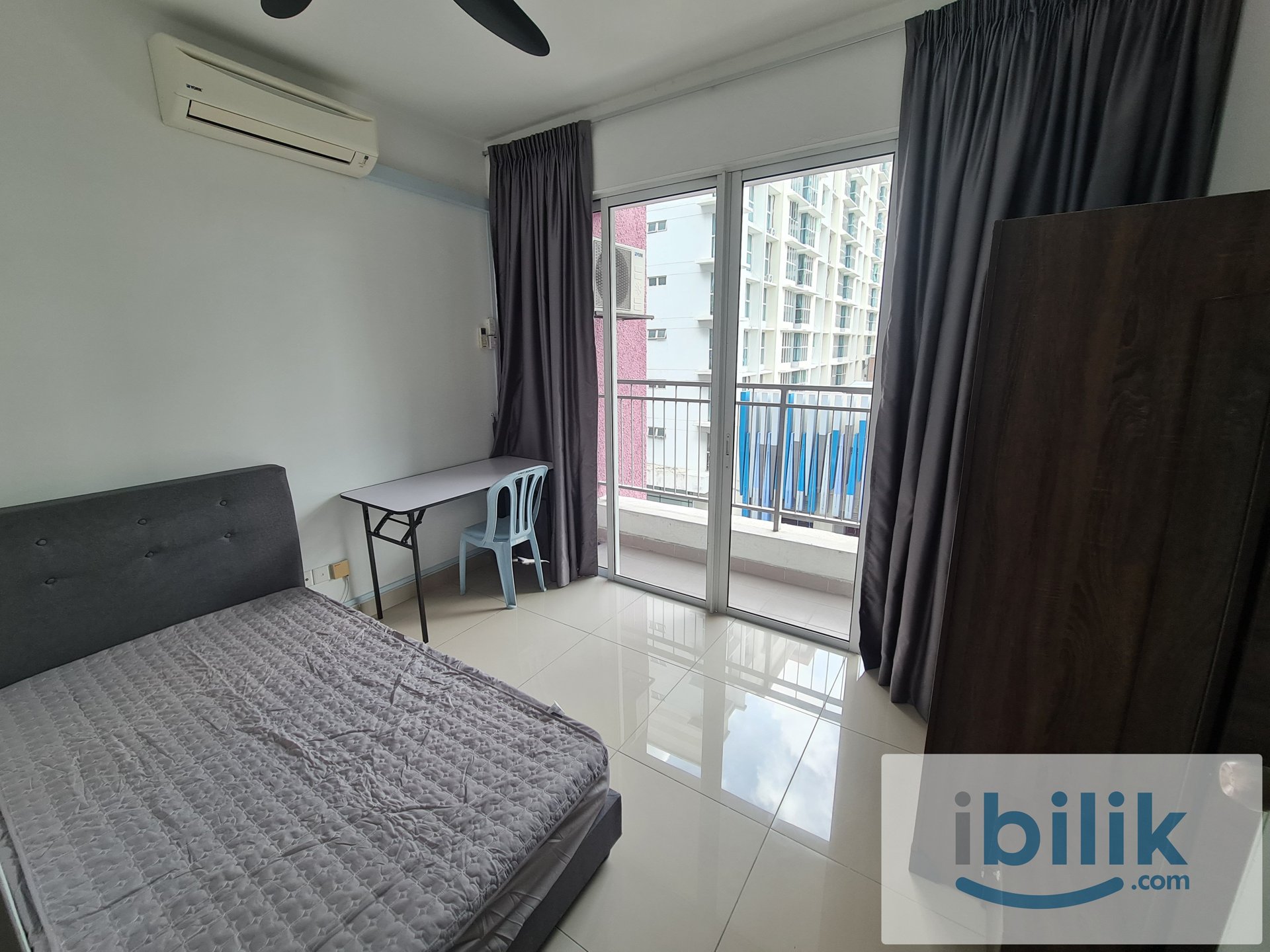 BALCONY MEDIUM BEDROOM. AVAILABLE NOW - Image 1