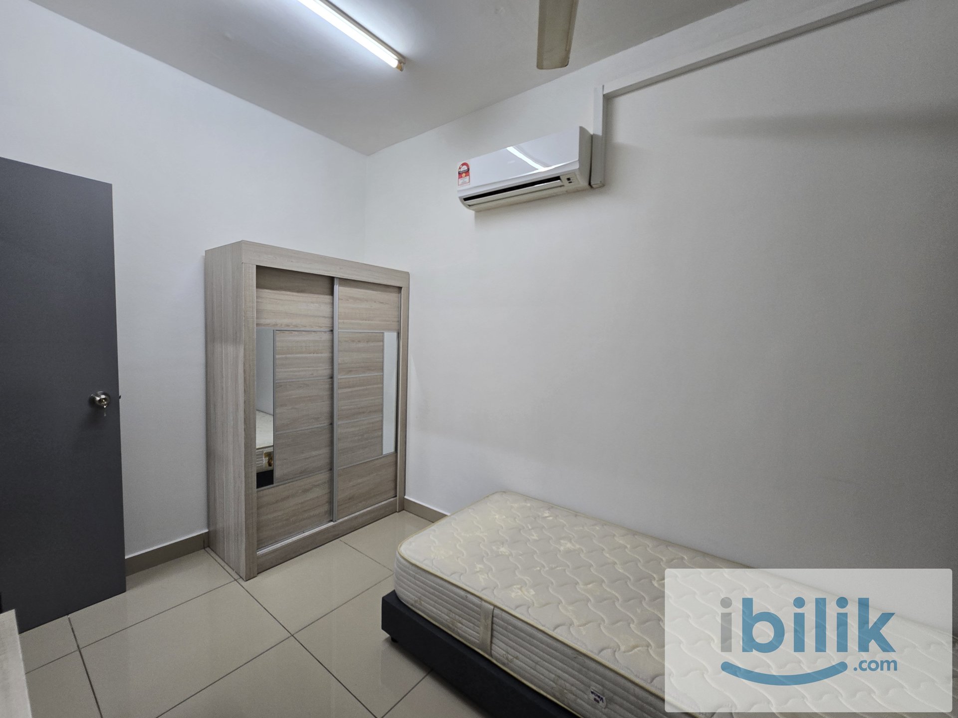 FEMALE UNIT, Medium bedroom. Available now - Image 2