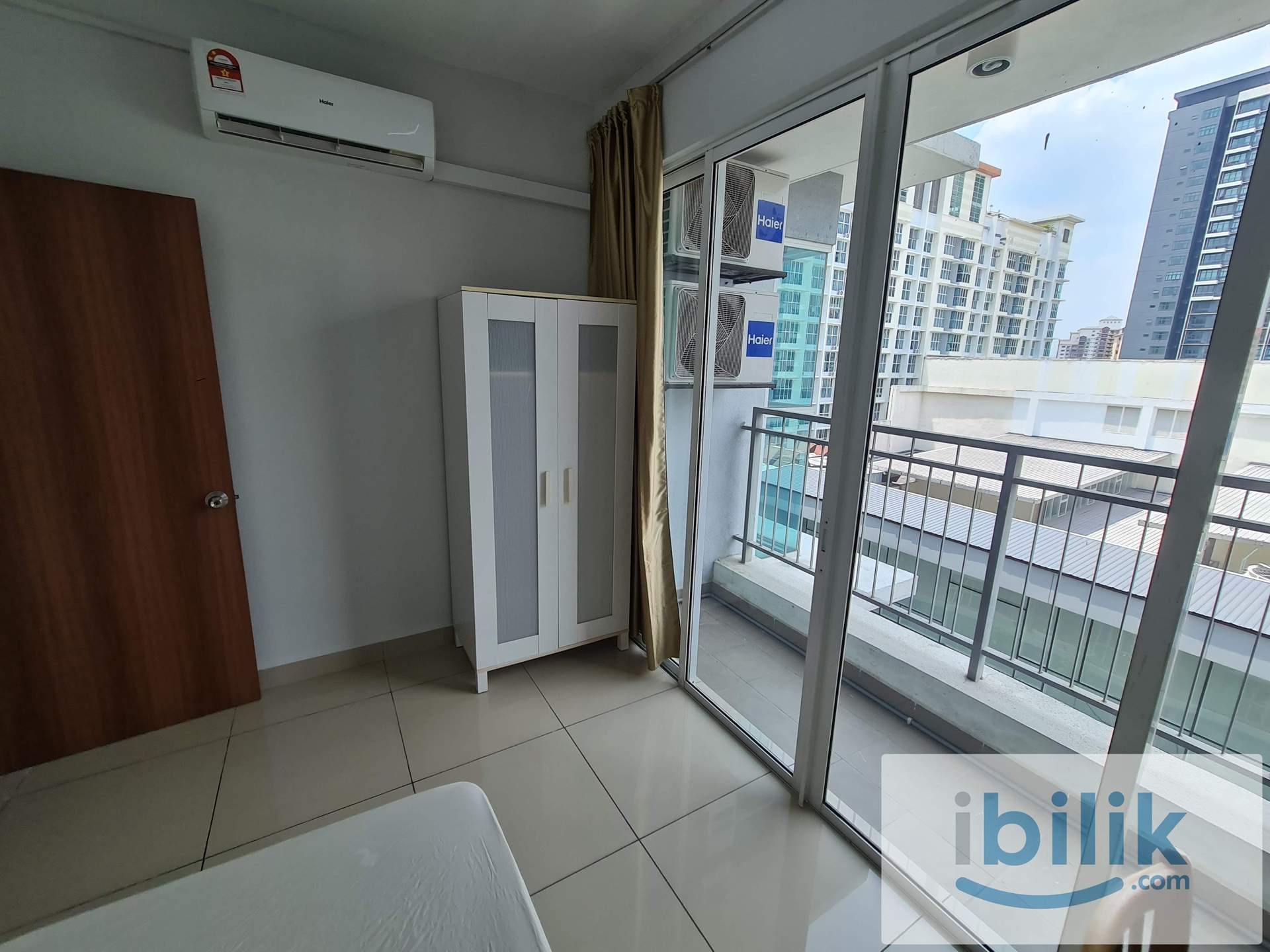 ALL MALE UNIT, BALCONY MEDIUM BEDROOM. AVAILABLE NOW - Image 2