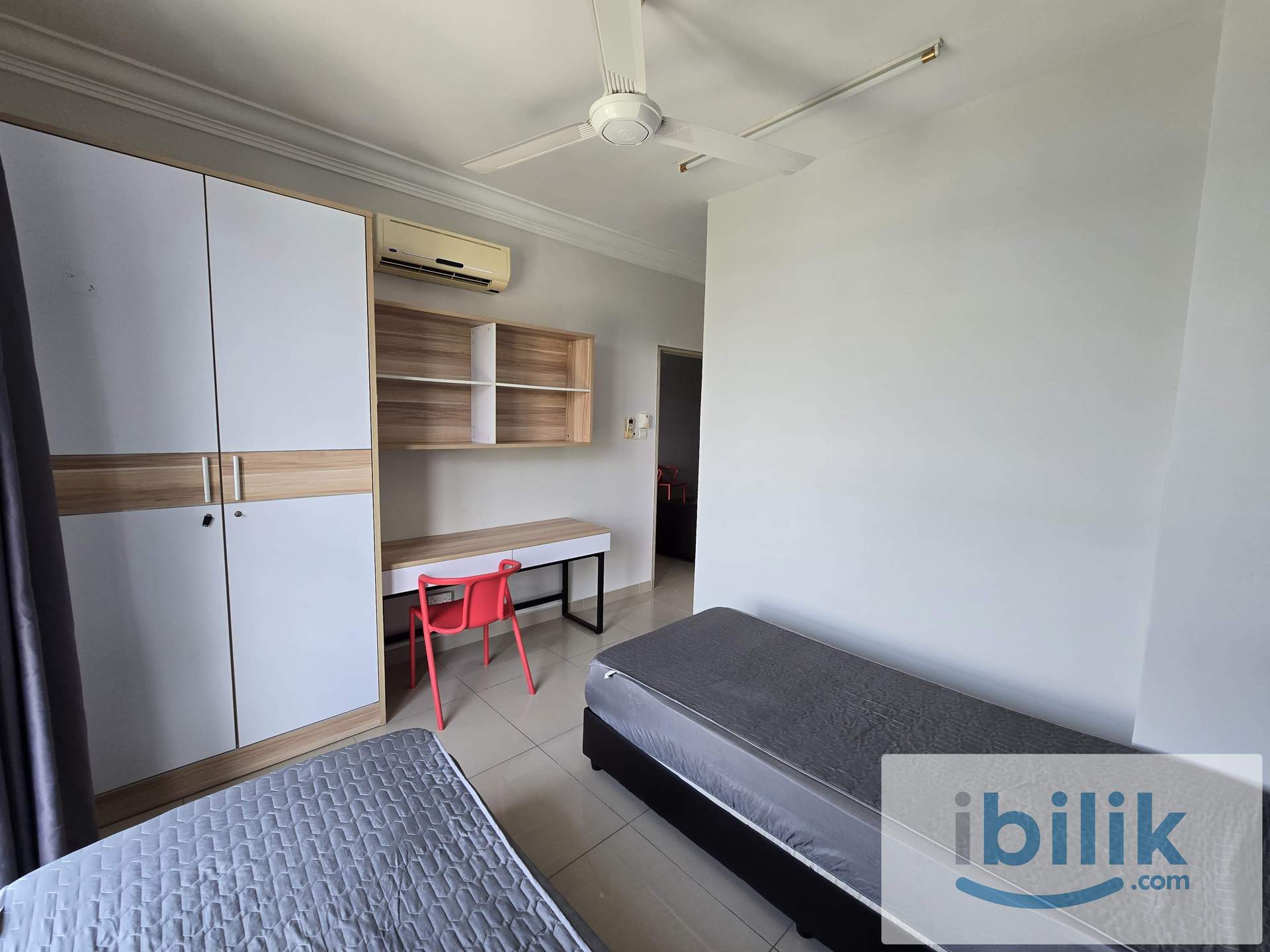 ALL MALE UNIT , MASTER BEDROOM. AVAILABLE NOW - Image 1