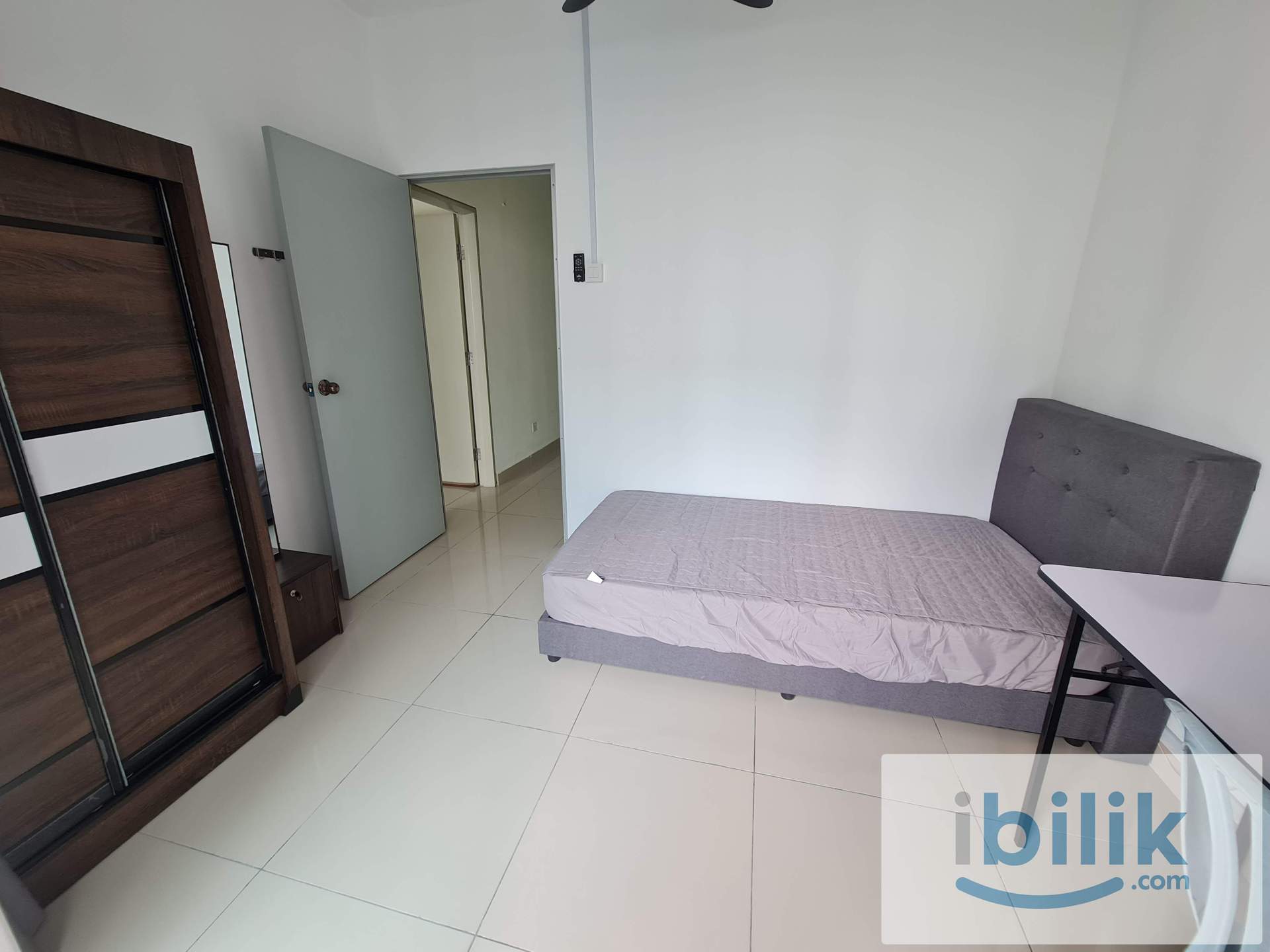 ALL MALE UNIT, BALCONY MEDIUM BEDROOM. AVAILABLE NOW - Image 2