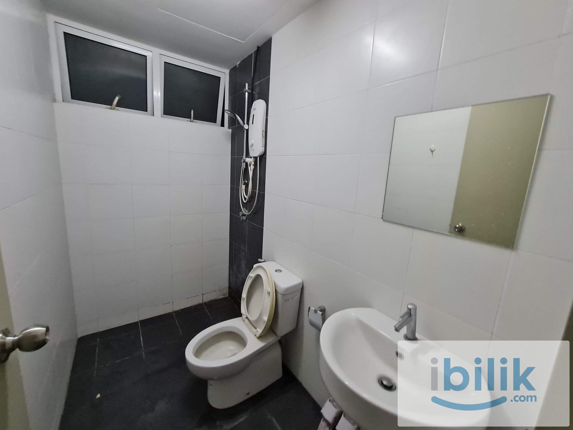 FEMALE UNIT, Big Window medium bedroom. Available now - Image 3