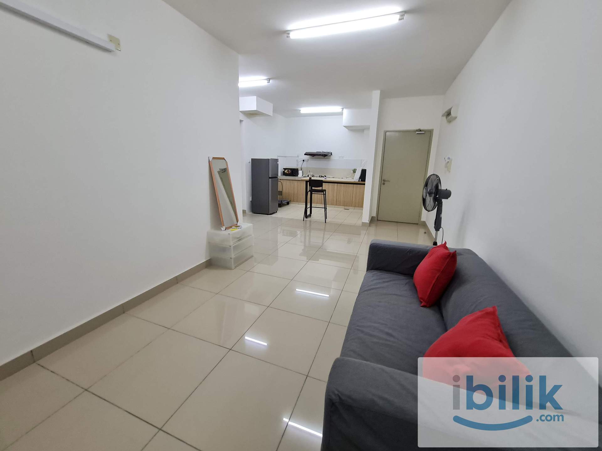 FEMALE UNIT, Big Window medium bedroom. Available now - Image 4