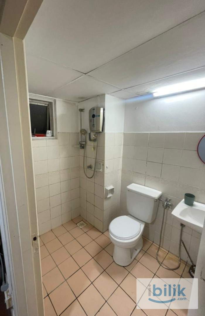 MASTER BEDROOM + AIRCOND - MUSLIM FEMALE ONLY RM 850 INCLUDE BIL + WIFI - MARCH OR APRIL 2026 - Image 1