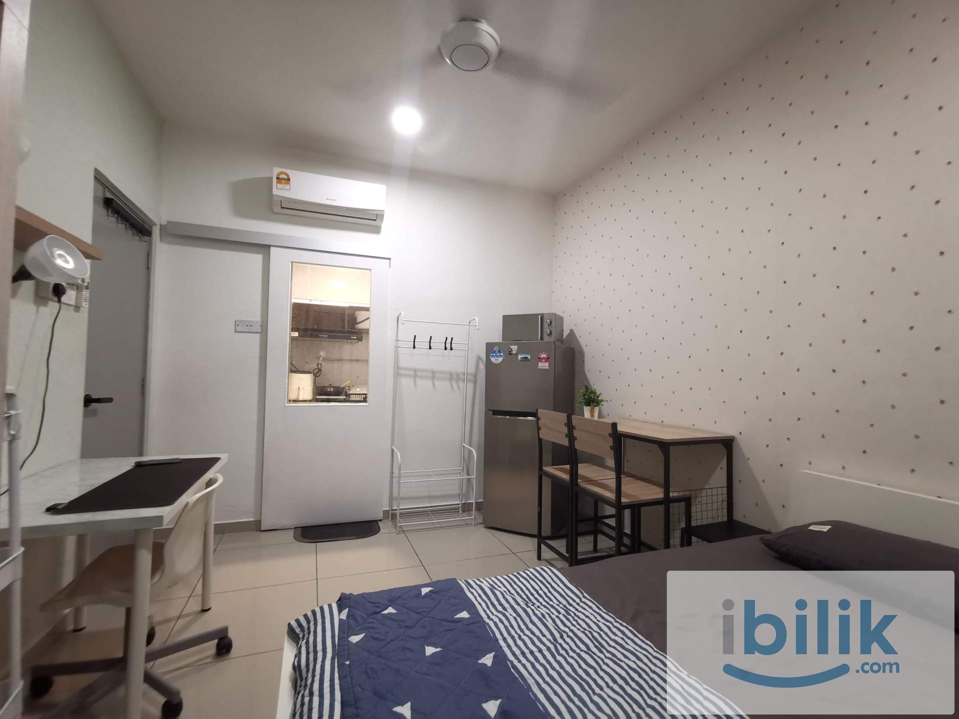 Master room with mini studio concept at The Edge Residence near USJ1 - Image 1