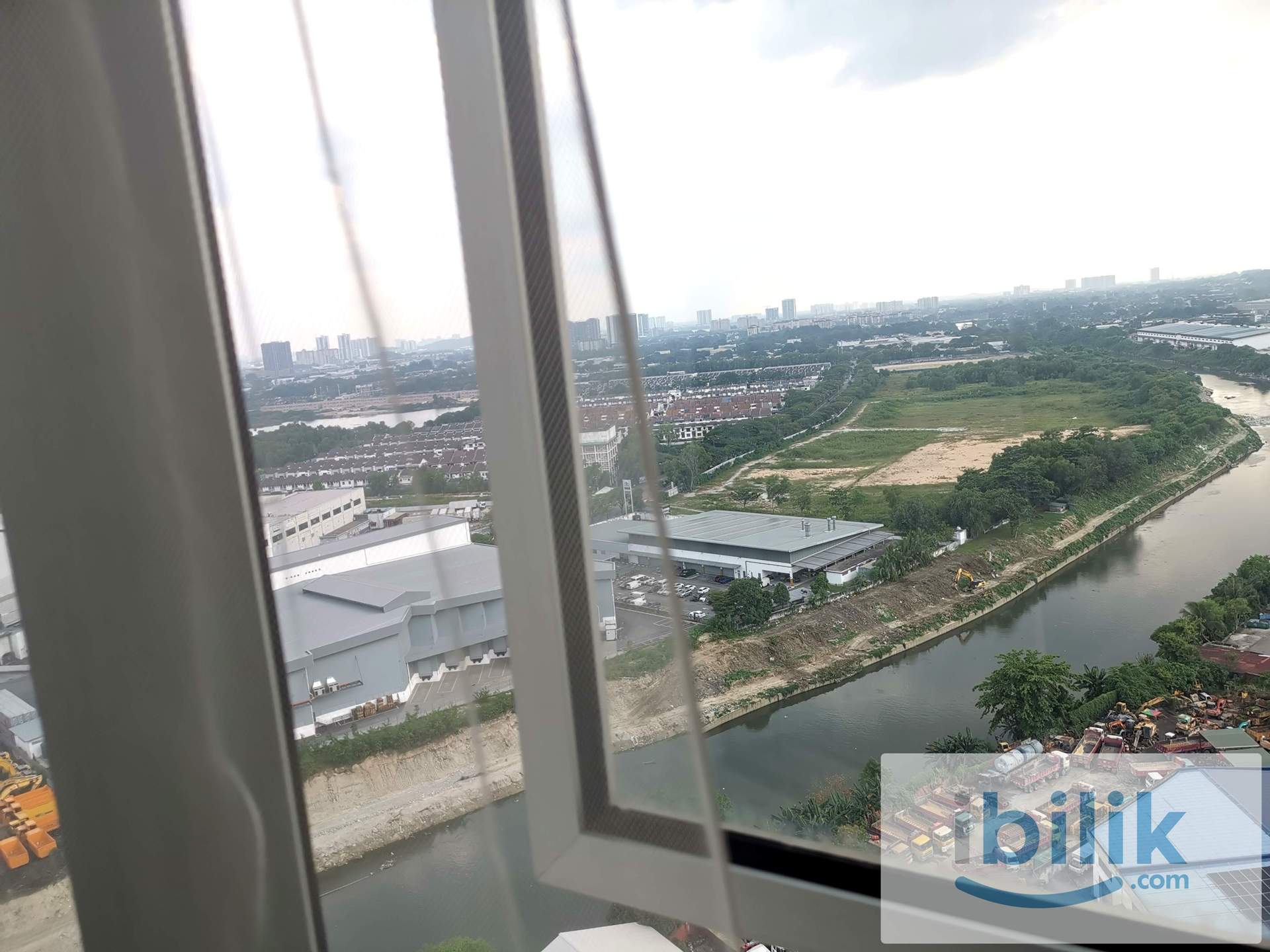 Middle Room at The Edge Residence near USJ1, fully furnished - Image 8