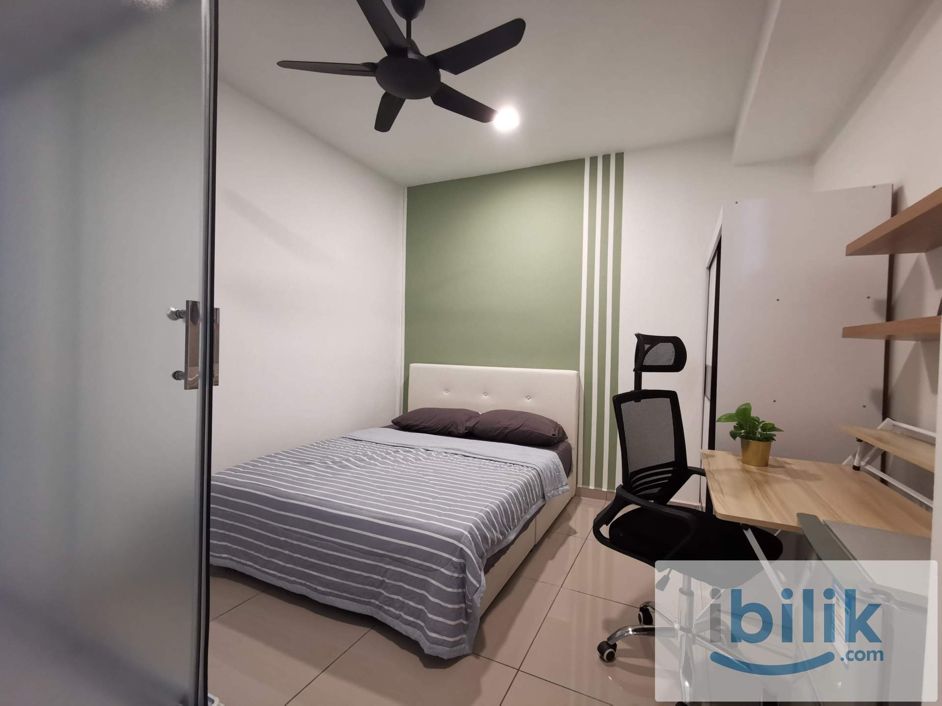 Subang Jaya-Middle Room with Toilet - Image 5