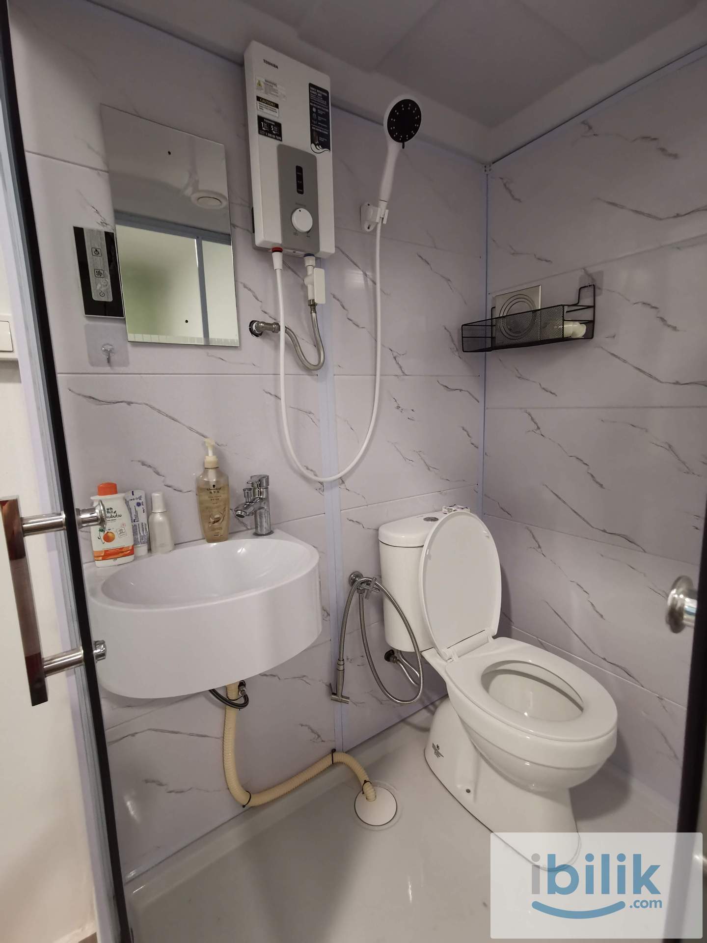 Subang Jaya-Middle Room with Toilet - Image 9