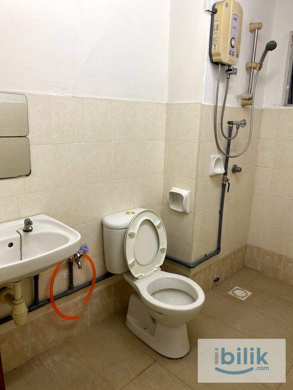 BAYU PUTERI MIX GENDER MASETER BEDROOM FOR RENT  - Image 3