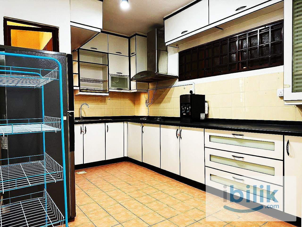 PALM SPRING MIX GENDER MASTER BEDROOM FULLY FURNISHED MRT STATION  - Image 7