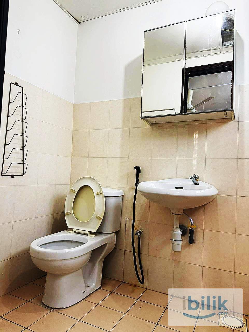 PALM SPRING MIX GENDER MASTER BEDROOM FULLY FURNISHED MRT STATION  - Image 3
