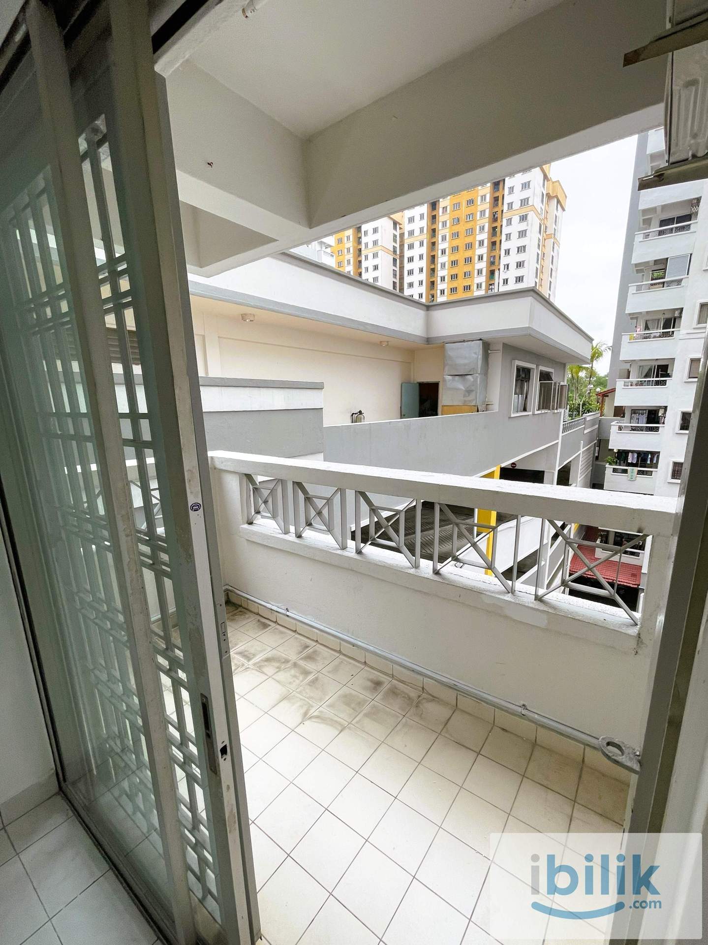 Single Room Pelangi Damansara Bandar Utama 5min walk to MRT Mutiara Damansara One Utama Mall Ikea IPC - Image 1