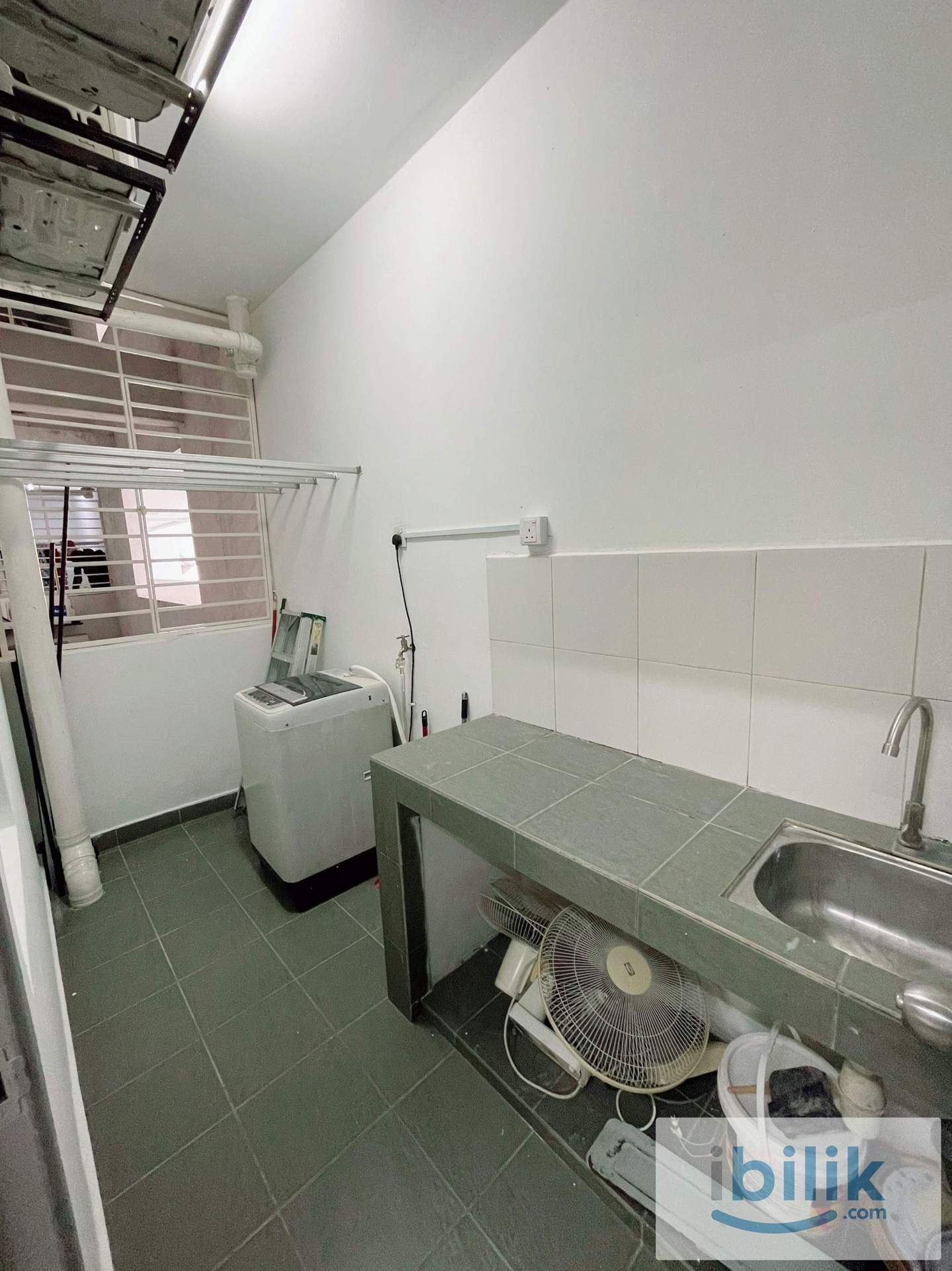 Medium Room - Image 4