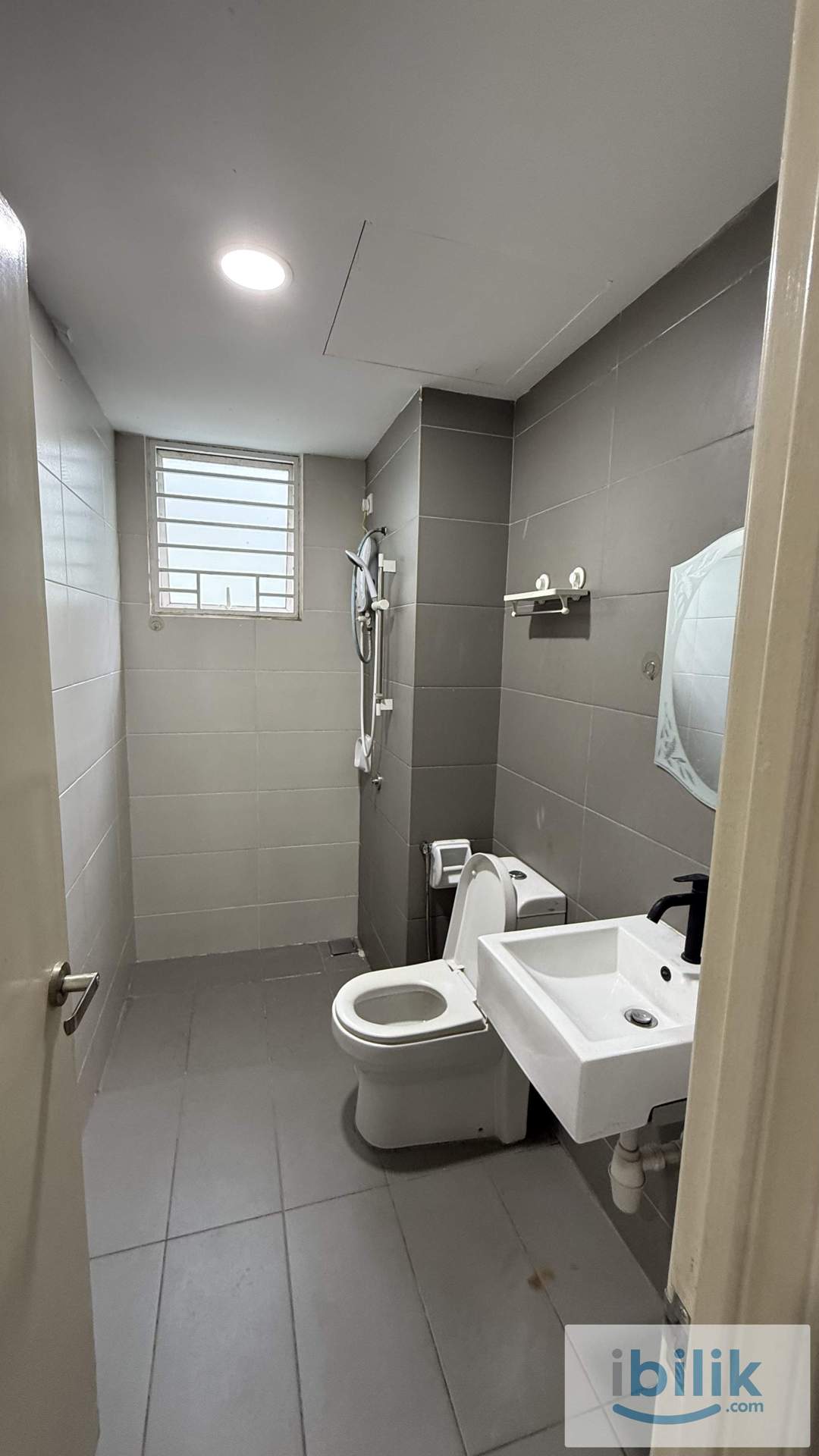Newly set up master room for rent  - Image 9