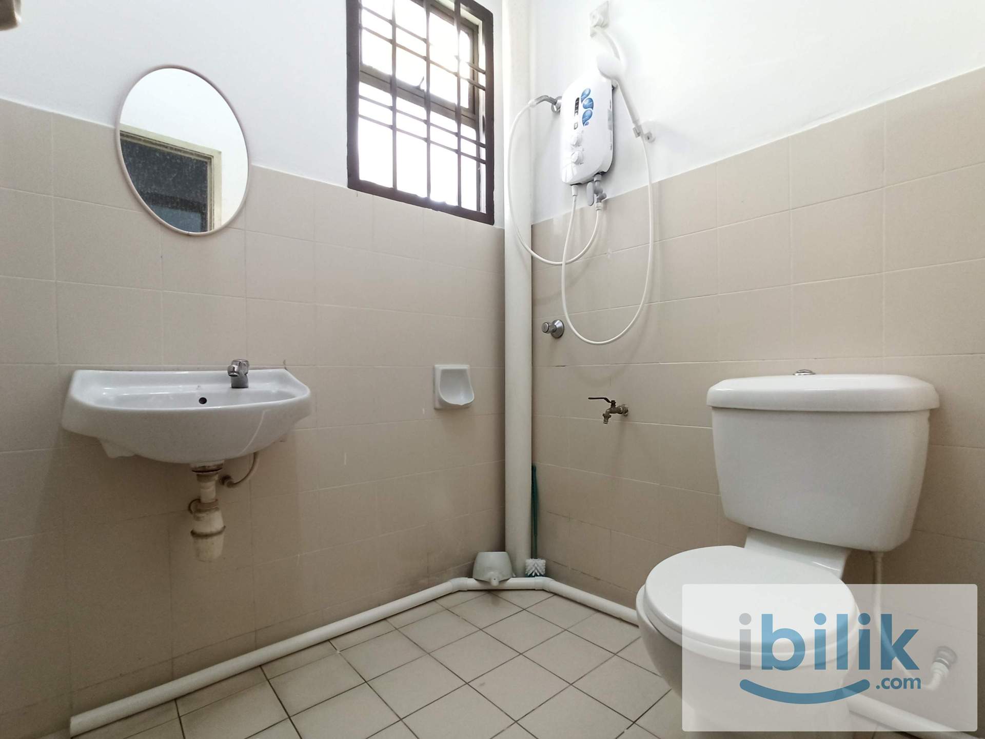 Mount Austin Fully Furnished Medium Aircon Room for Rent - Image 2
