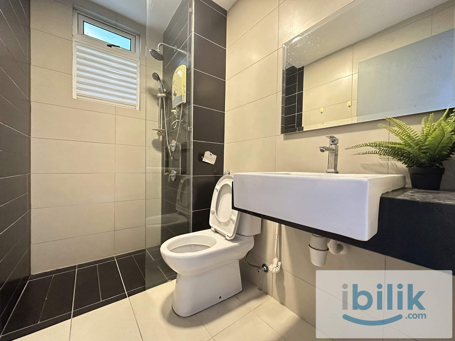 💢Danga Bay Tropez Residence Condo Cozy & Big Middle Aircon Room💢 - Image 3