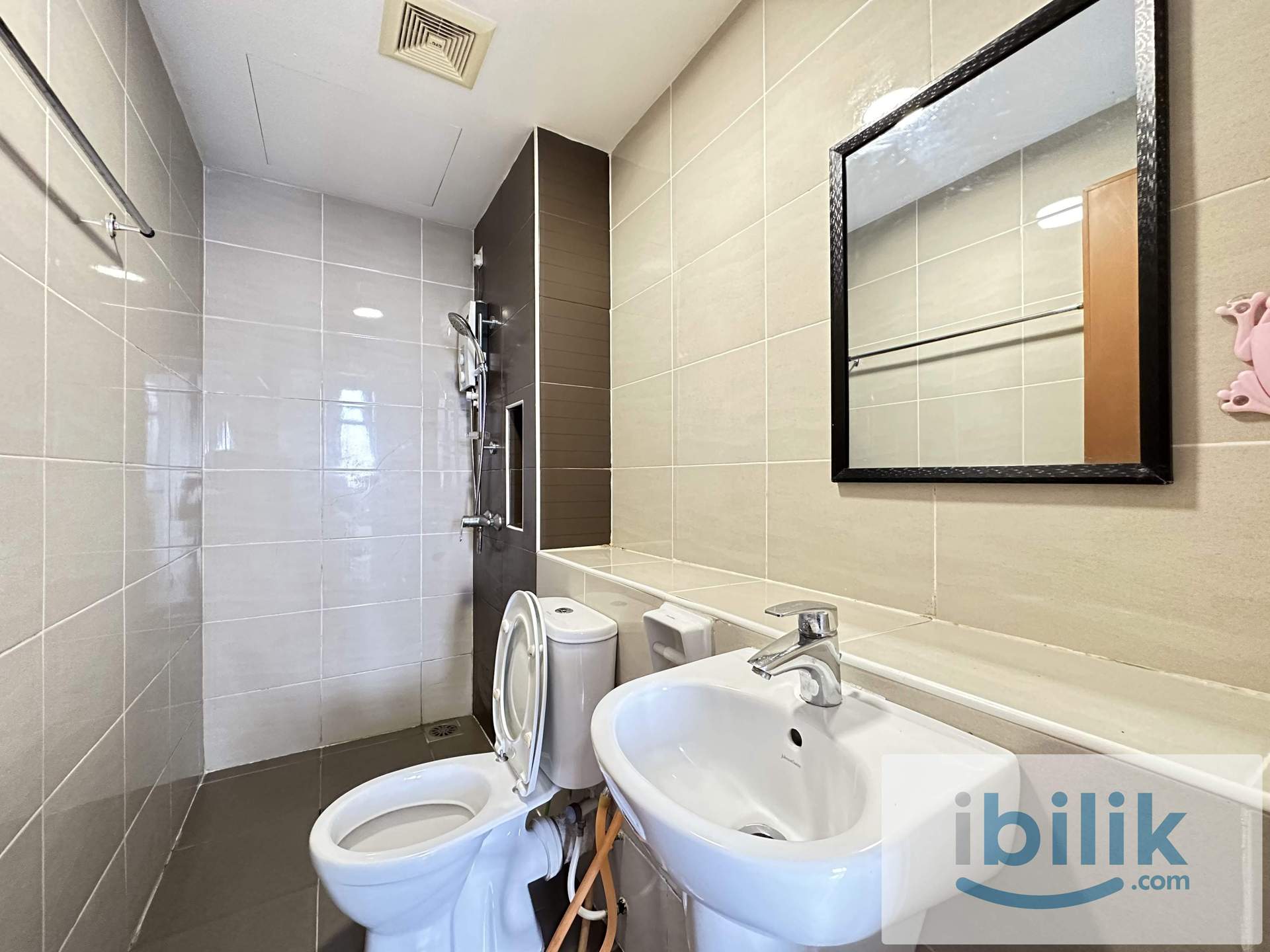 🍀Setia Tropika Kempas Big & Cozy Medium Aircon Room for Rent🍀 - Image 2