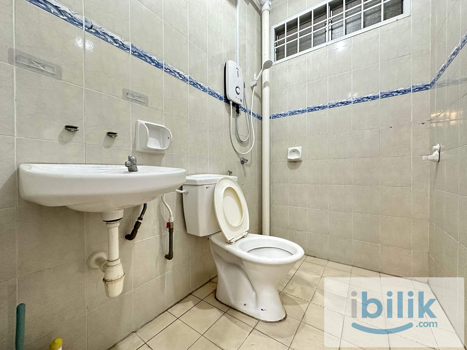 ❣️Mount Austin Condo Fully Furnished Master Room with Private Bathroom❣️ - Image 2