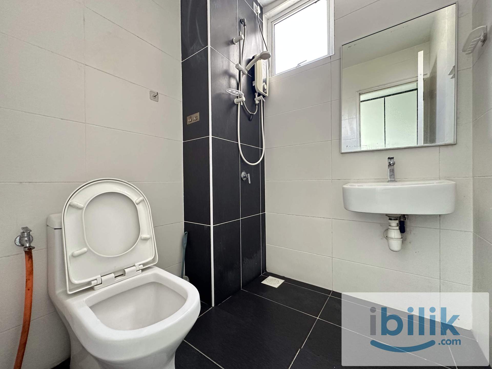 Taman Perling Condo Master Room with Private Bathroom for Rent - Image 3