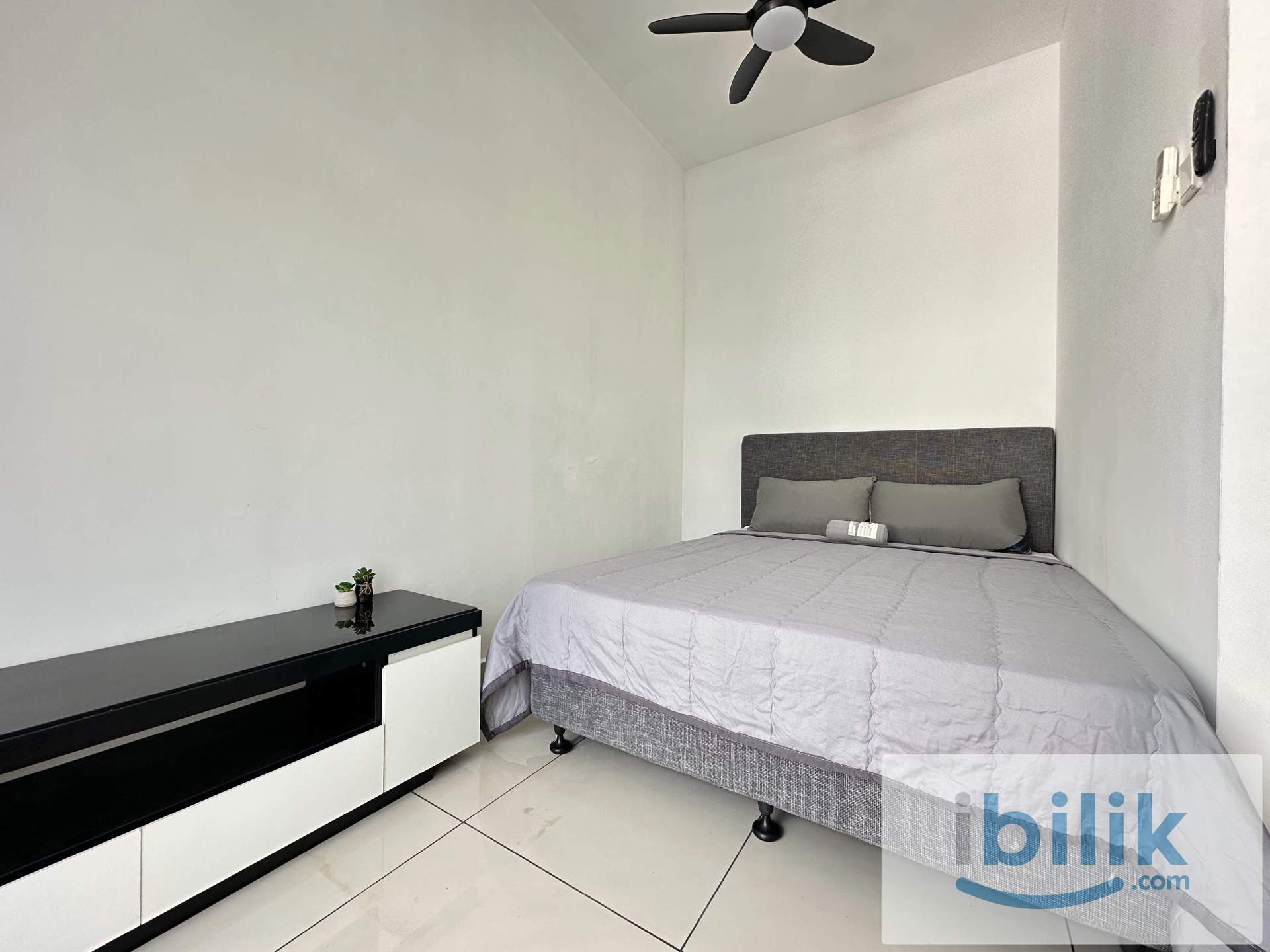 Taman Perling Condo Fully Furnished Balcony Room for Rent - Image 1