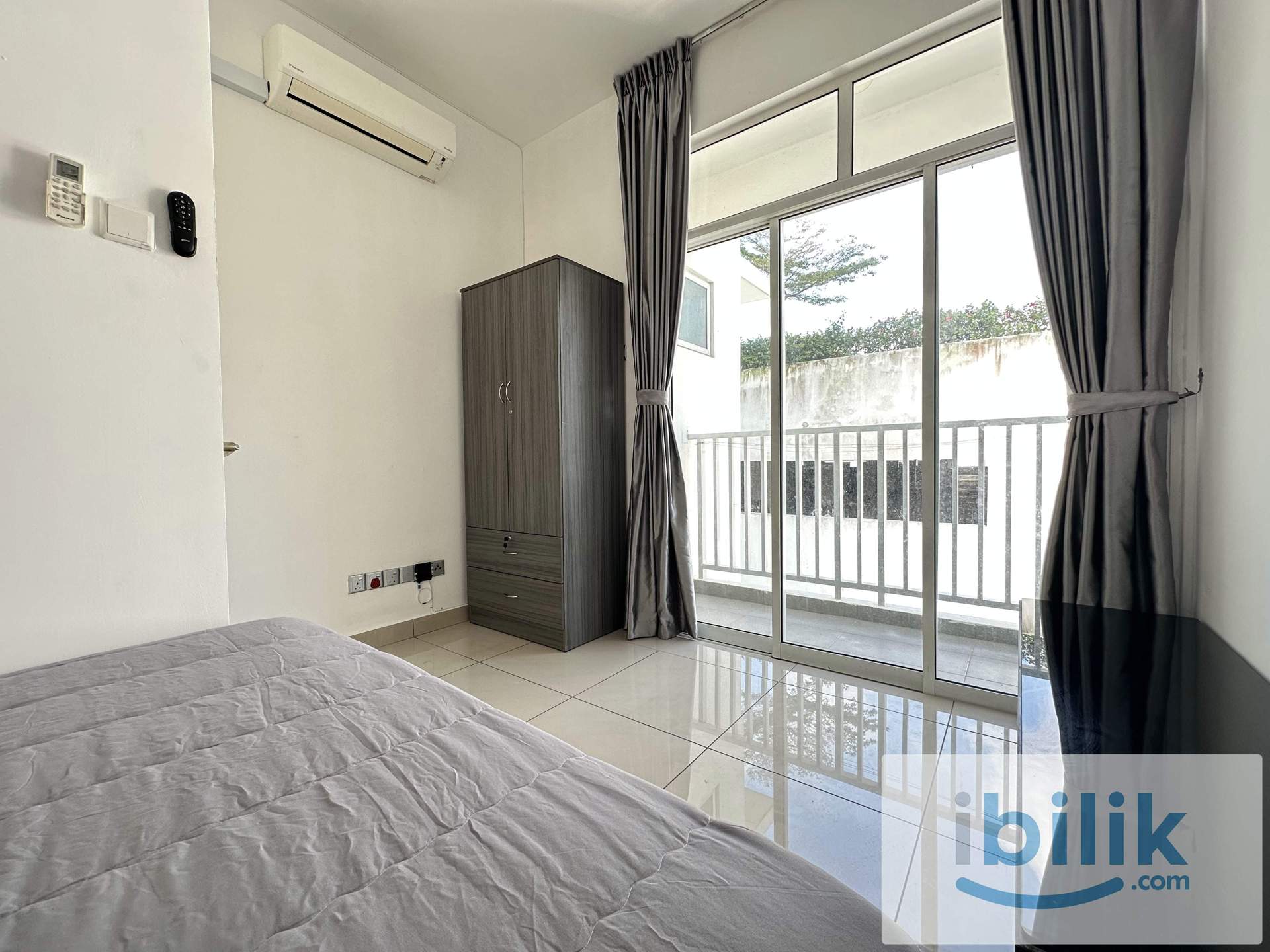 Taman Perling Condo Fully Furnished Balcony Room for Rent - Image 2