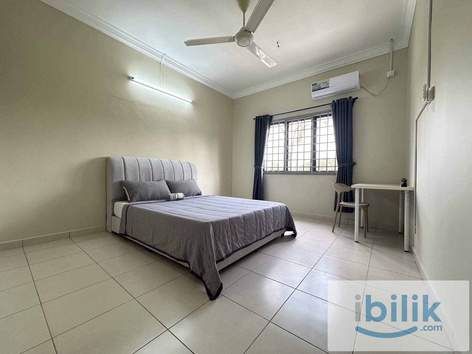 ❤️🧡💛Mount Austin Fully Furnished Master Room with Private Bathroom for Rent - Image 1