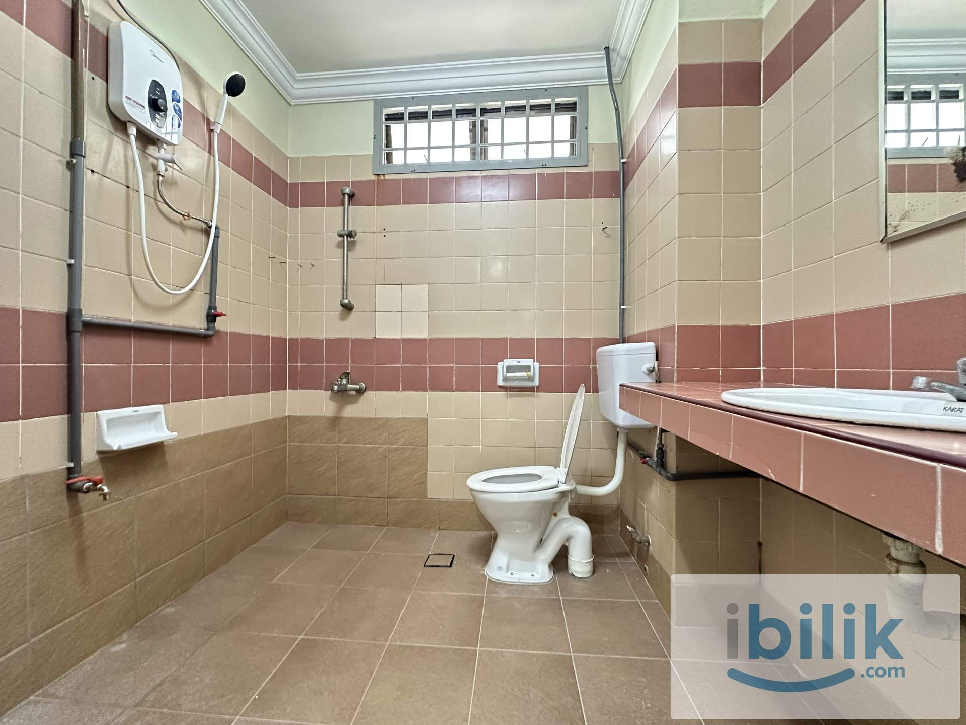 ❤️🧡💛Mount Austin Fully Furnished Master Room with Private Bathroom for Rent - Image 3