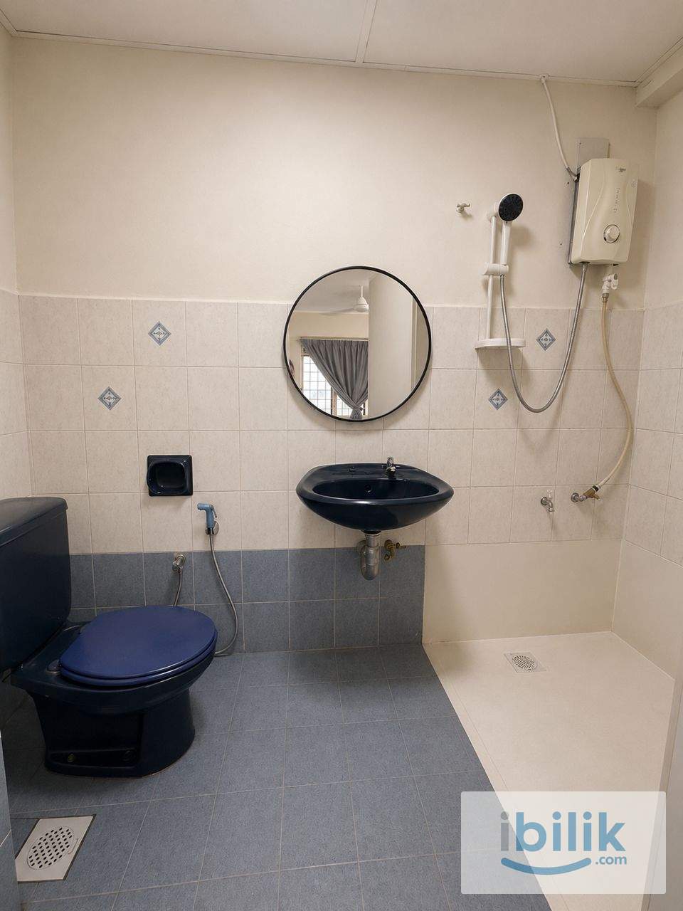 Master Room - Image 2