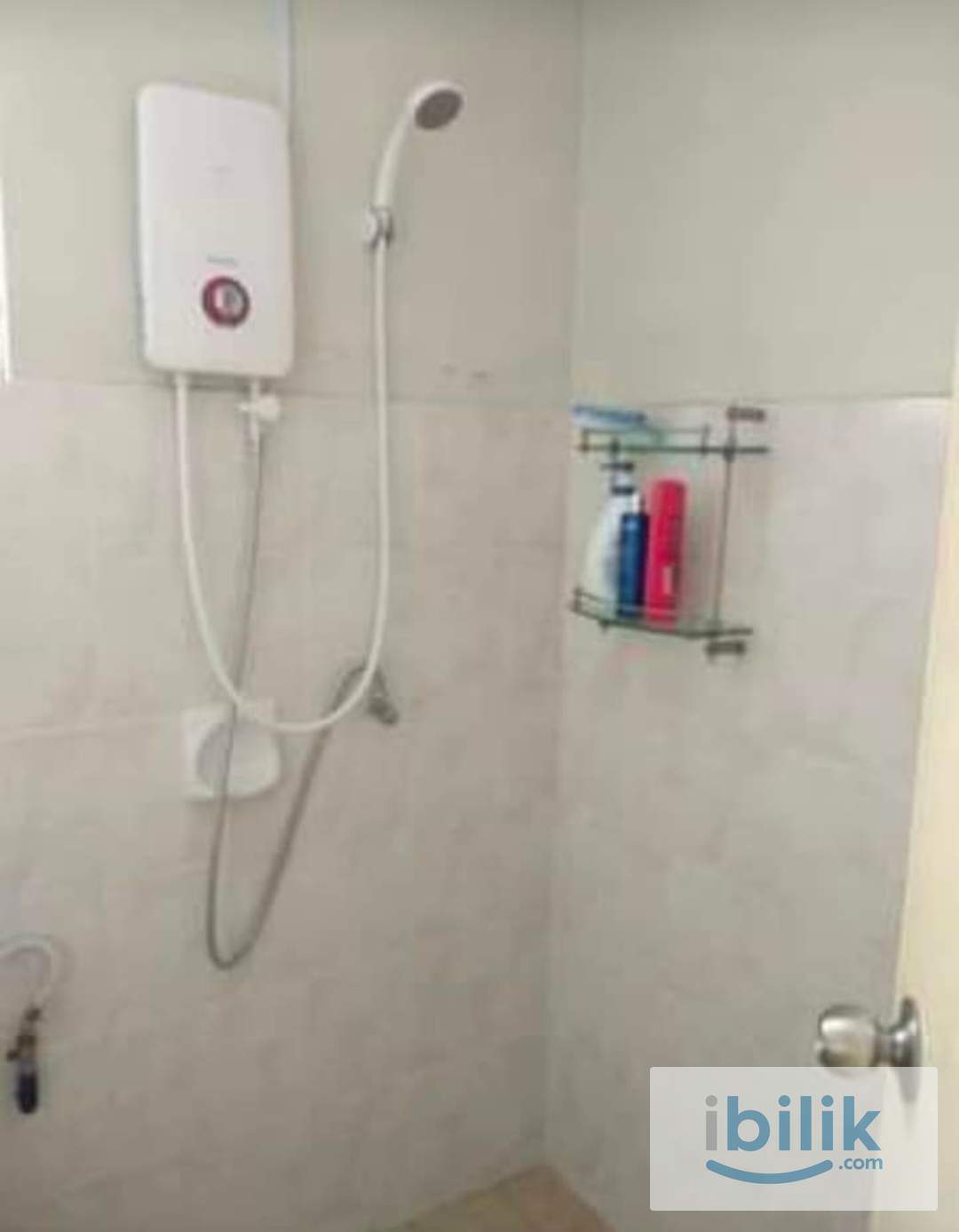 Middle Room for Rent - Image 4