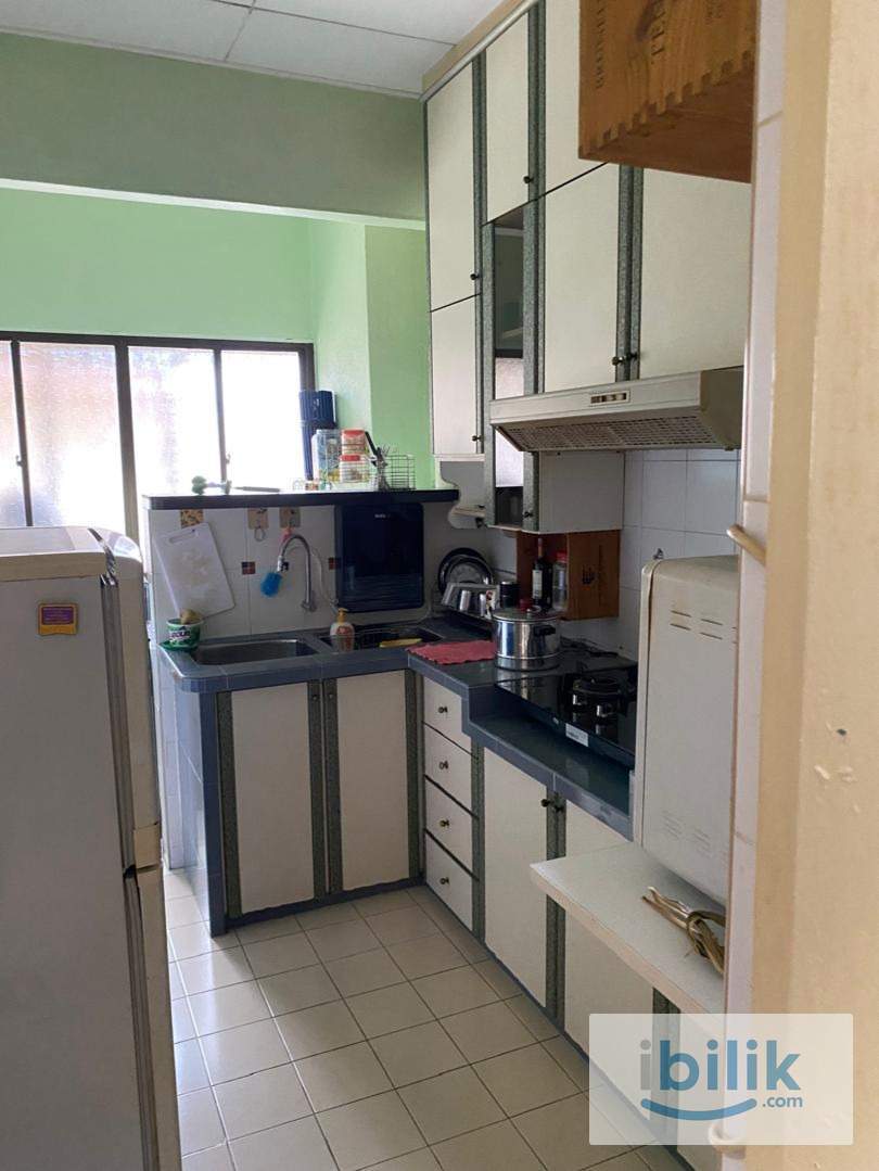 Middle Room for Rent - Image 4