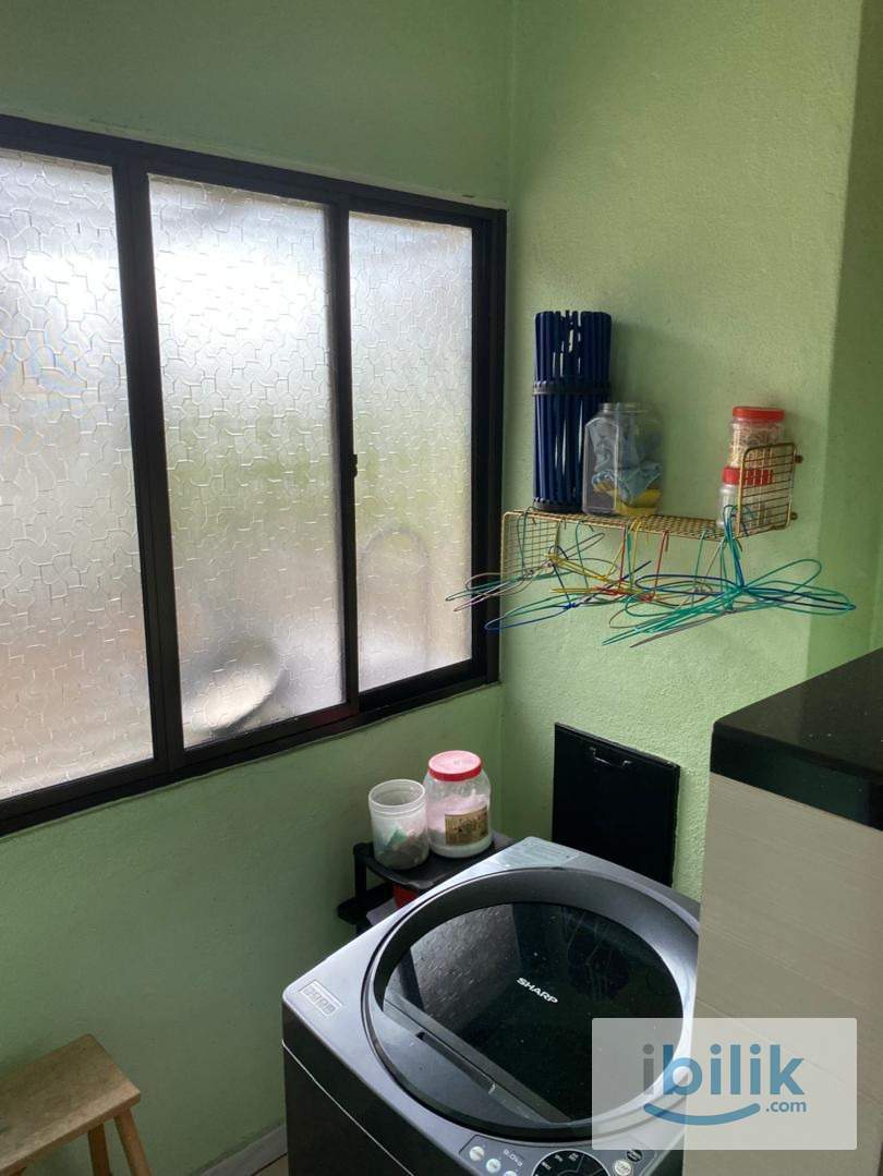 Middle Room for Rent - Image 5
