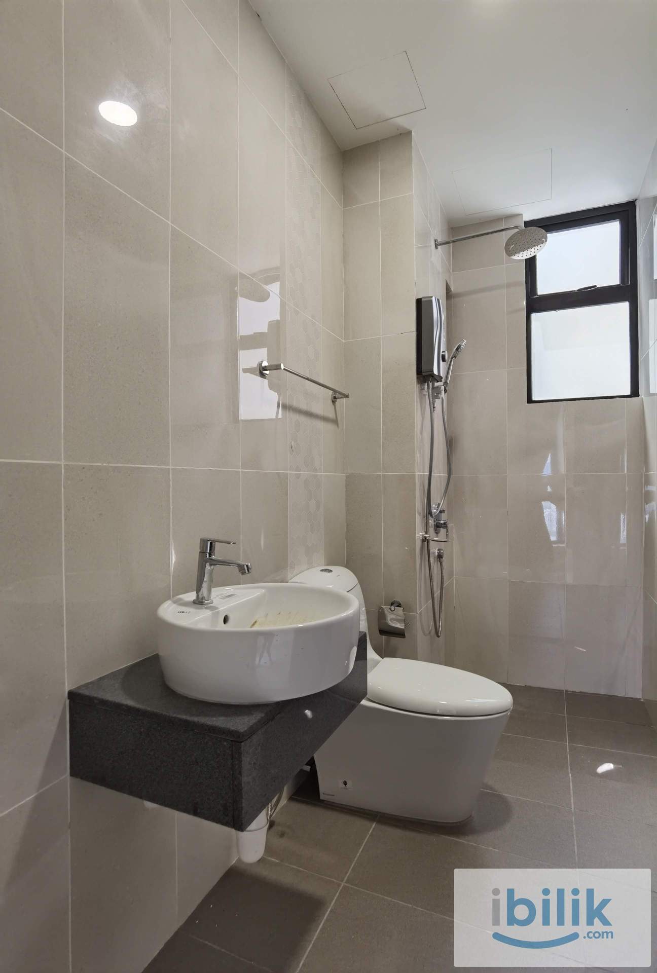 Master Room @ J Dupion Residence - Image 4