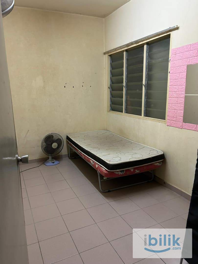 Middle Room at Bandar Baru Ampang, Ampang - Image 1