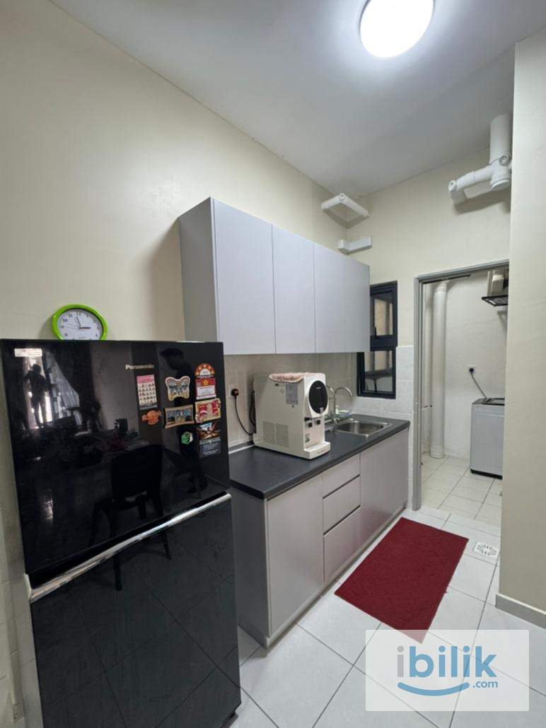 RESIDENSI EMAS master room with private bathroom  - Image 2