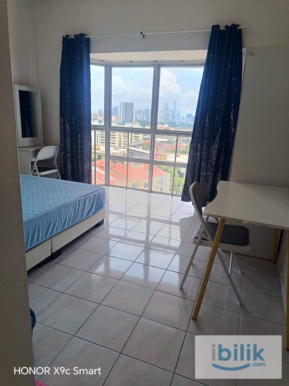 Master bedroom KLCC View Corner Unit in KL ( Female Unit ) - Image 1