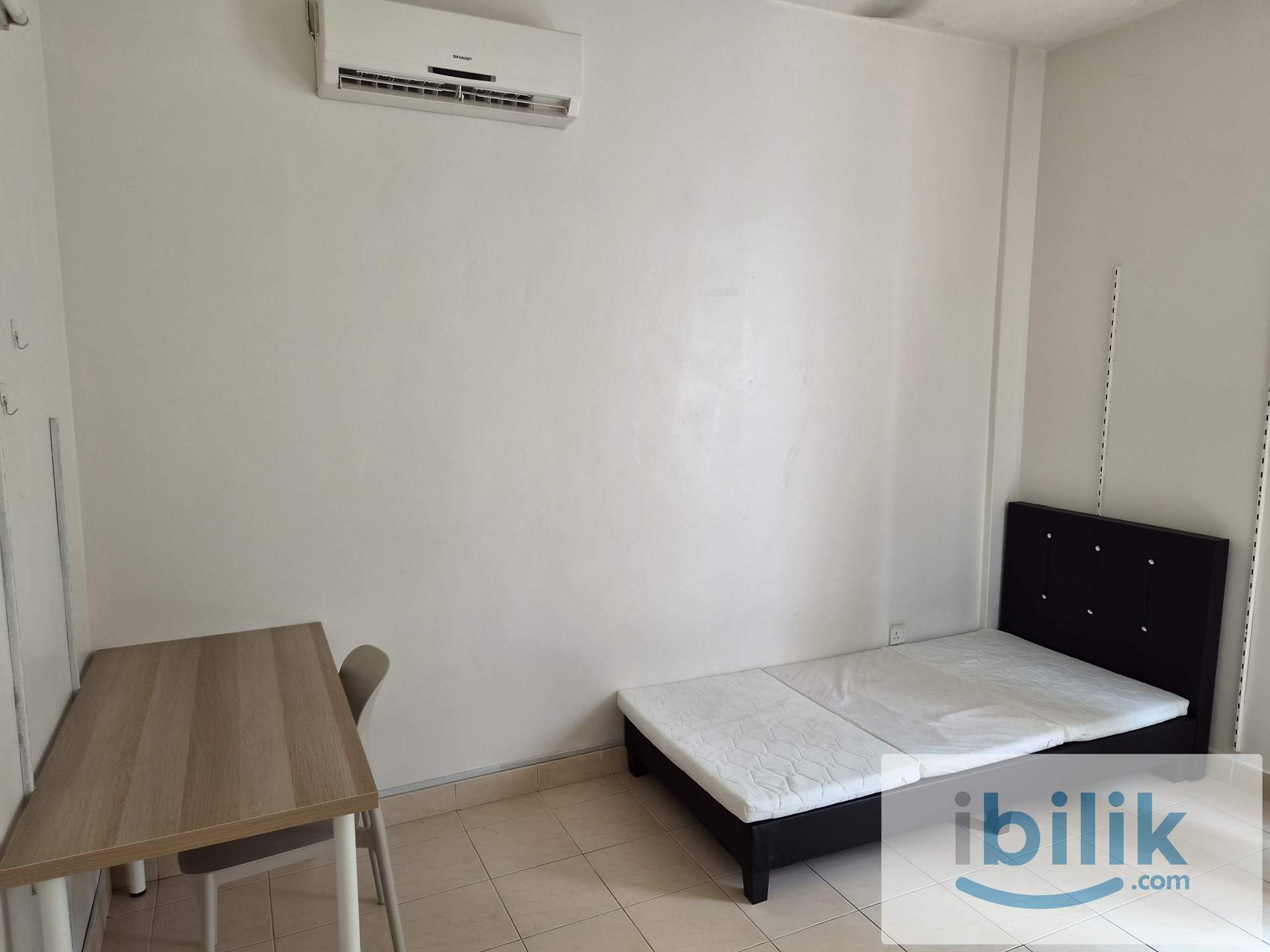 Minimalist Cozy Medium Room at Bandar Botanic - Image 2