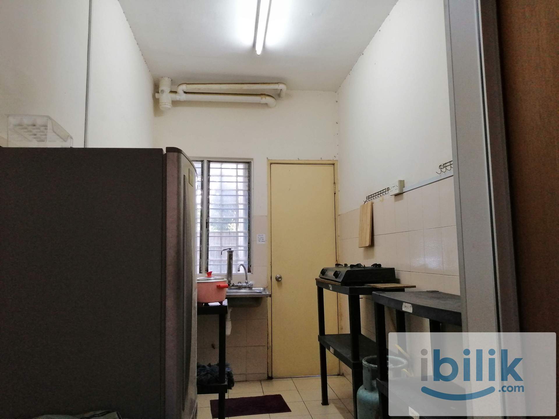Minimalist Cozy Medium Room at Bandar Botanic - Image 3