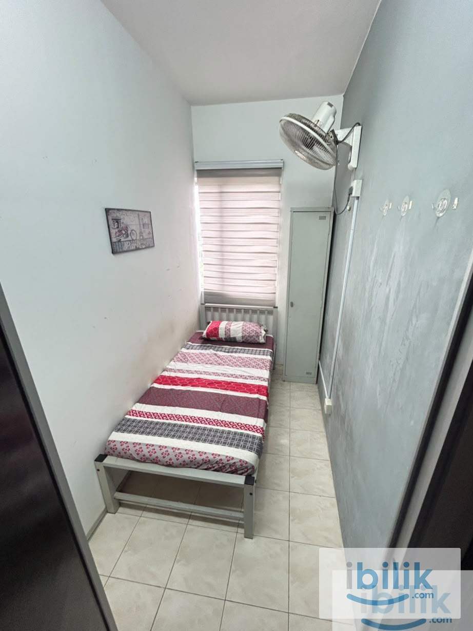 Small Room Male at Desaminium Rimba, Seri Kembangan near UPM Puncak Jalil Serdang AEON GIANT Putrajaya - Image 1