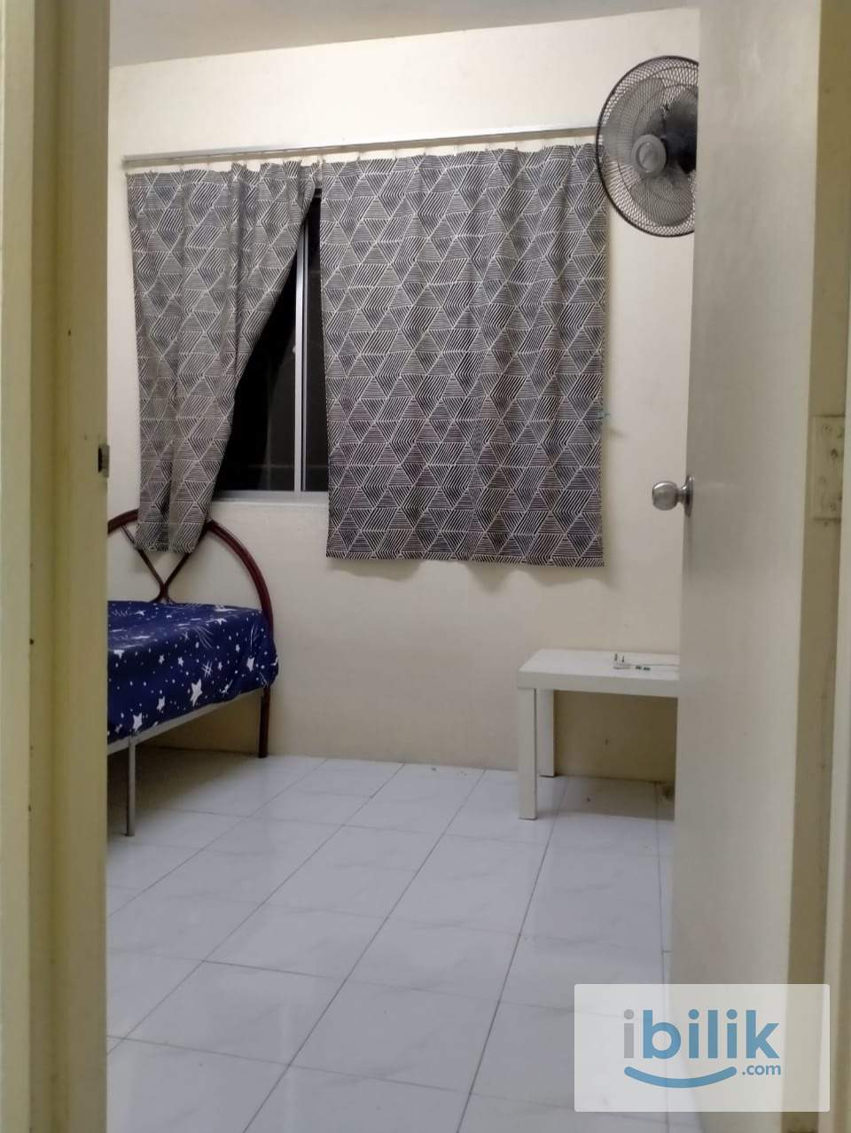 Small Room - Image 1